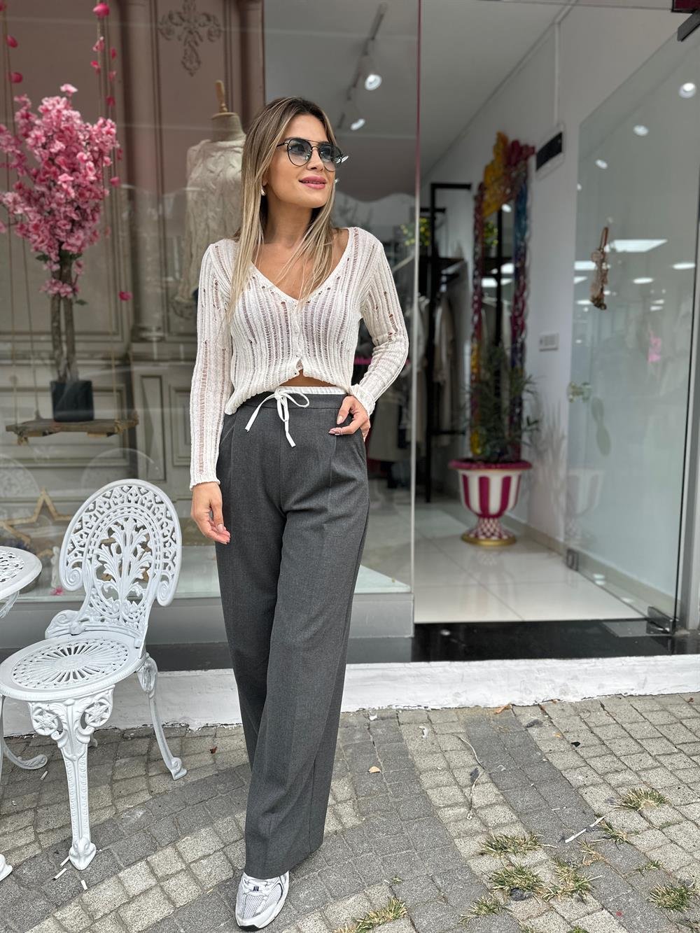 Gri Bel Detaylı Pantolon