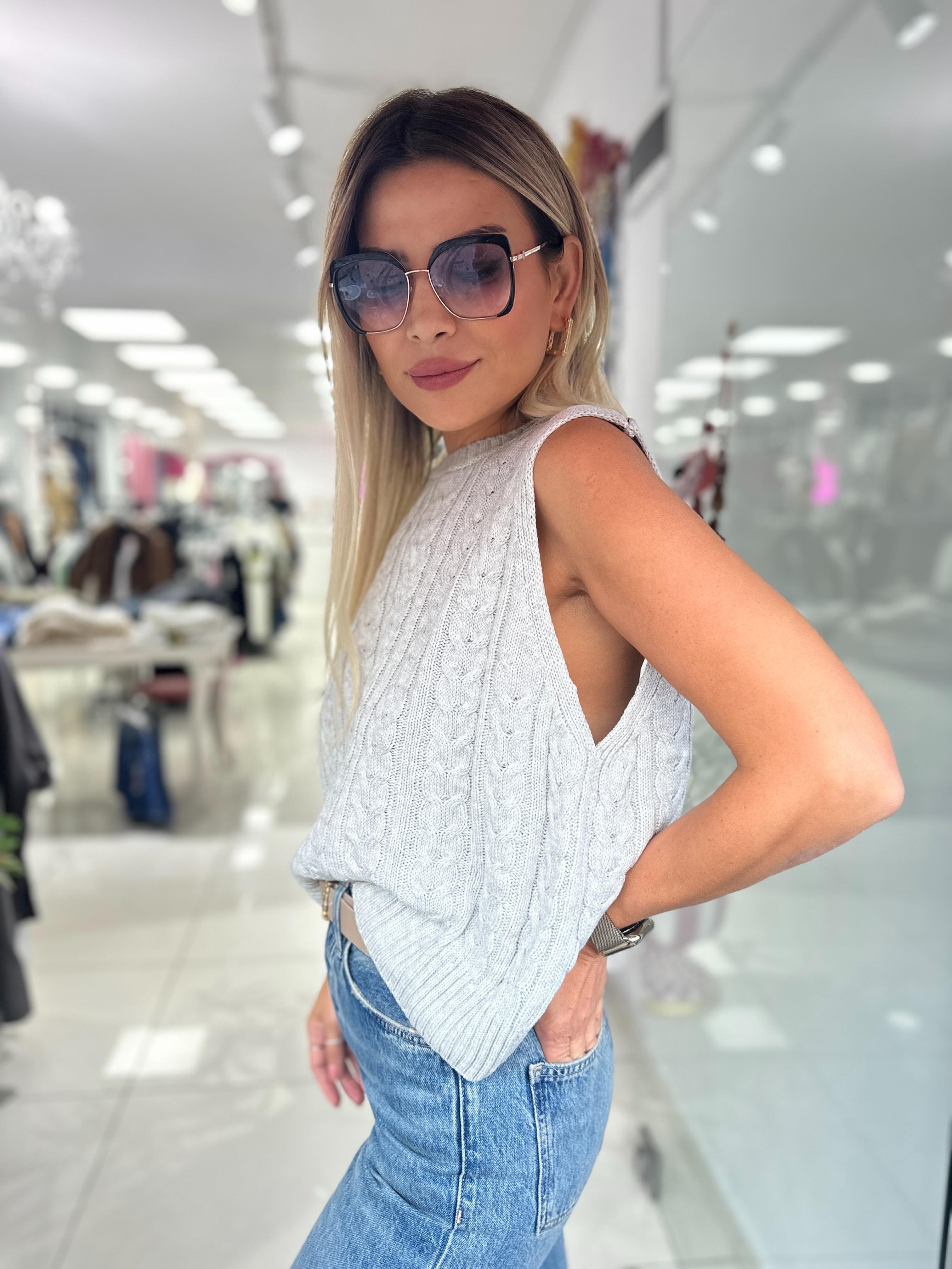 Gri Sırt Dekolteli Triko