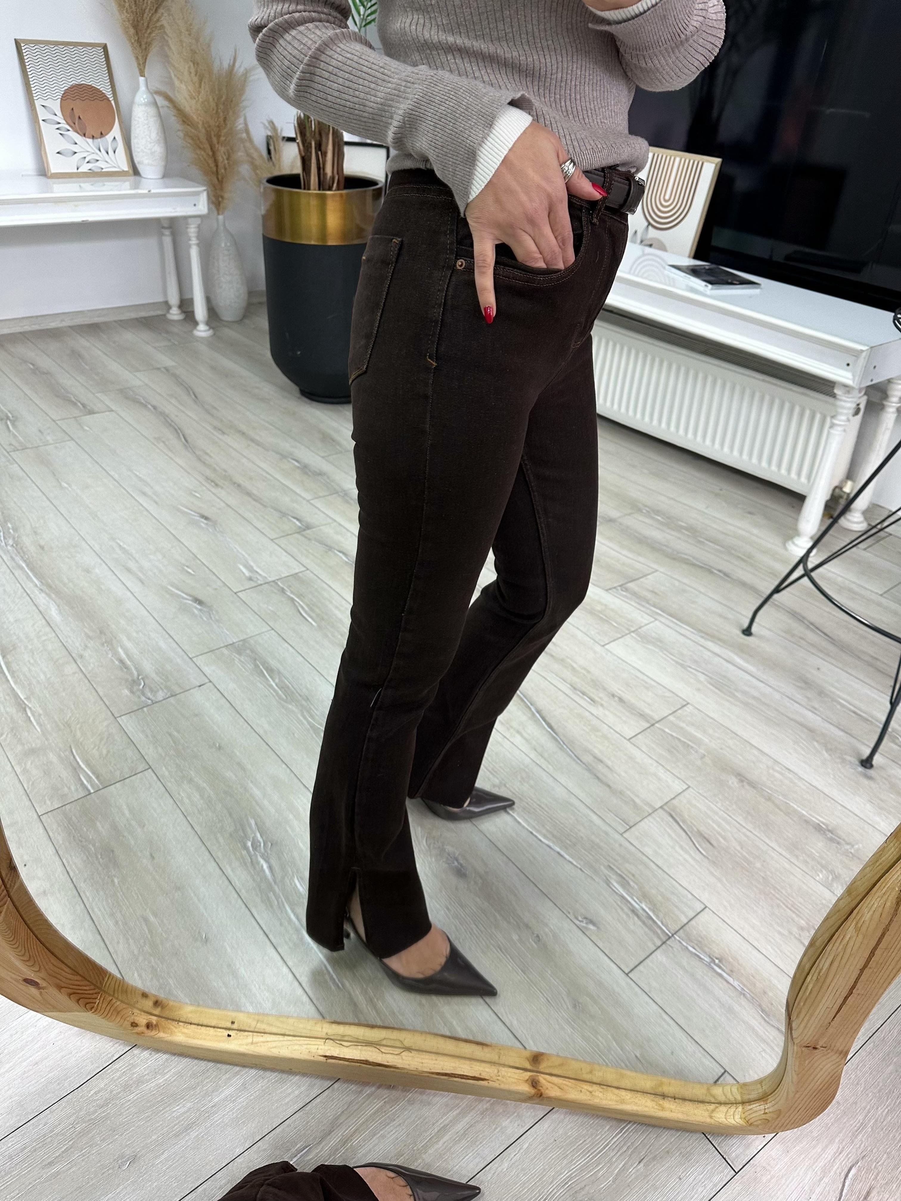 Kahverengi Yırtmaç Detaylı Jean 