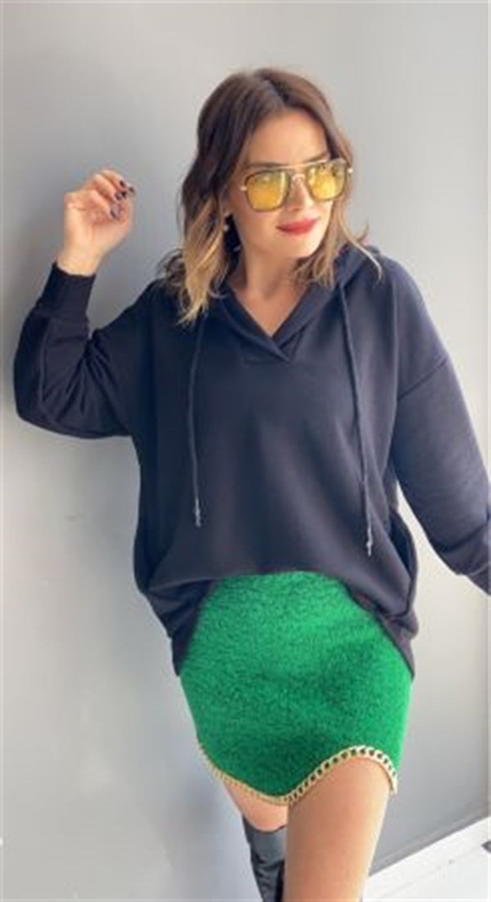 KAPÜŞONLU SİYAH SWEAT
