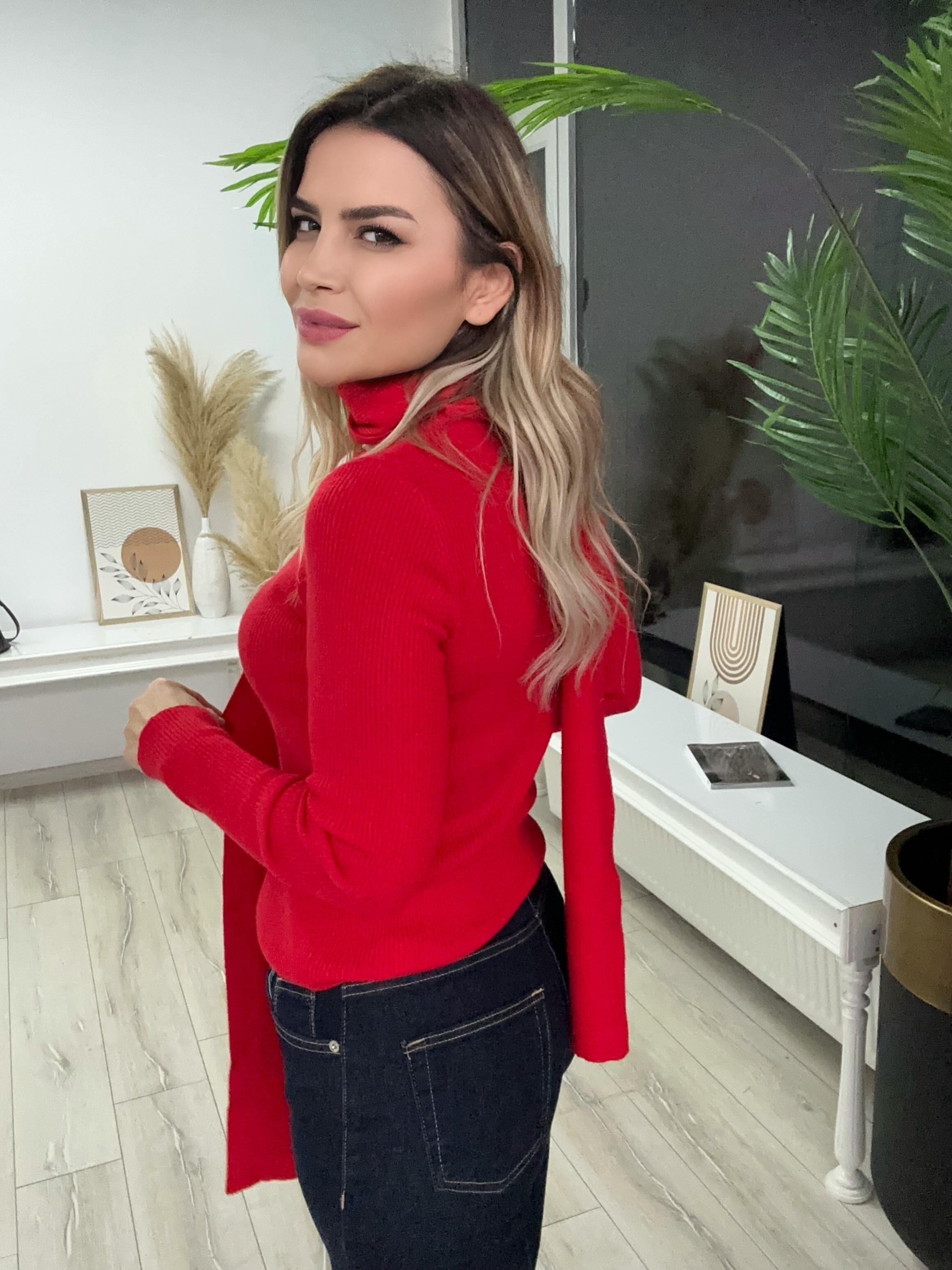 Kendinden Fularlı Düğmeli Triko 