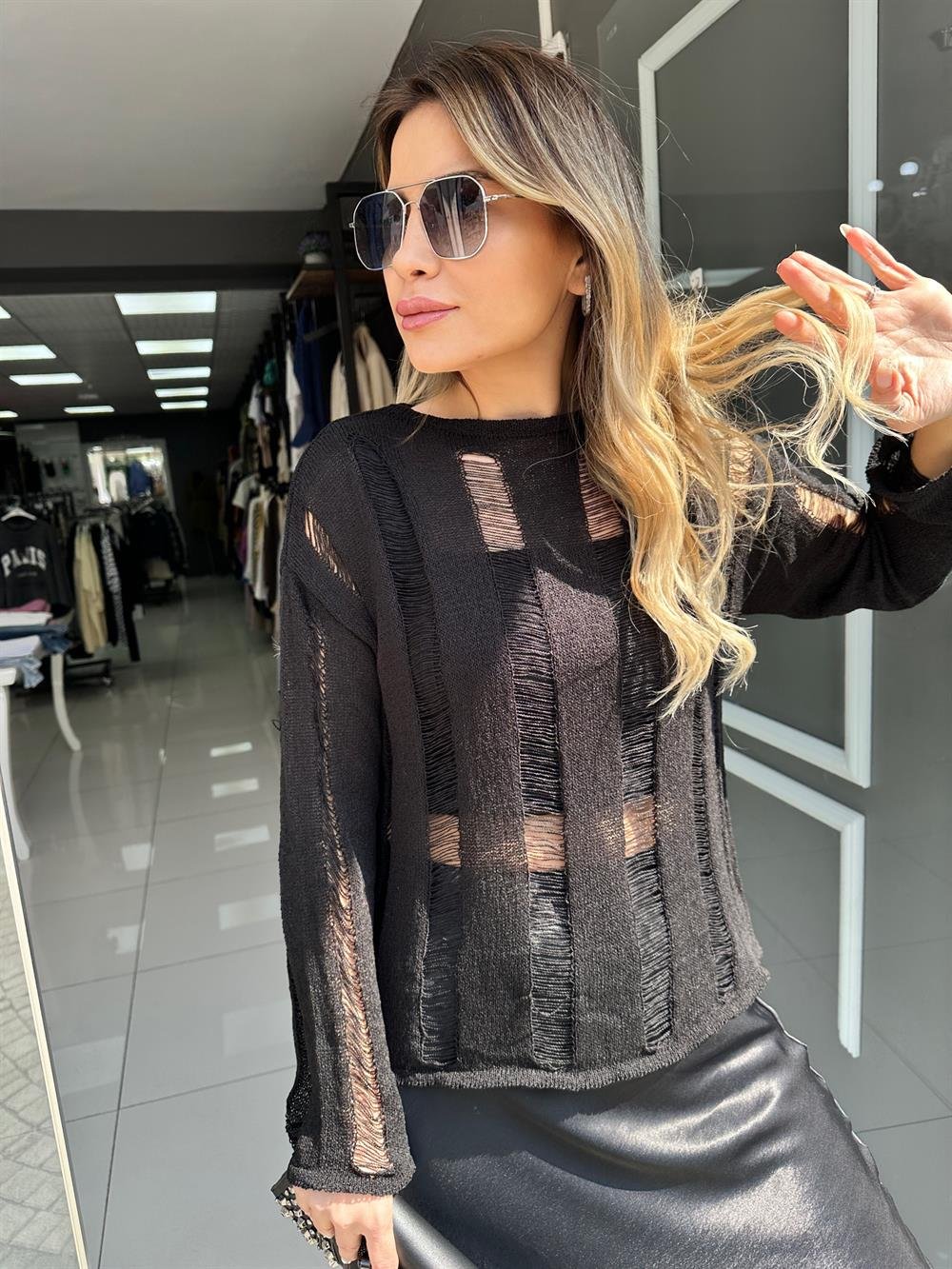 KLEİN Siyah Delikli Triko 