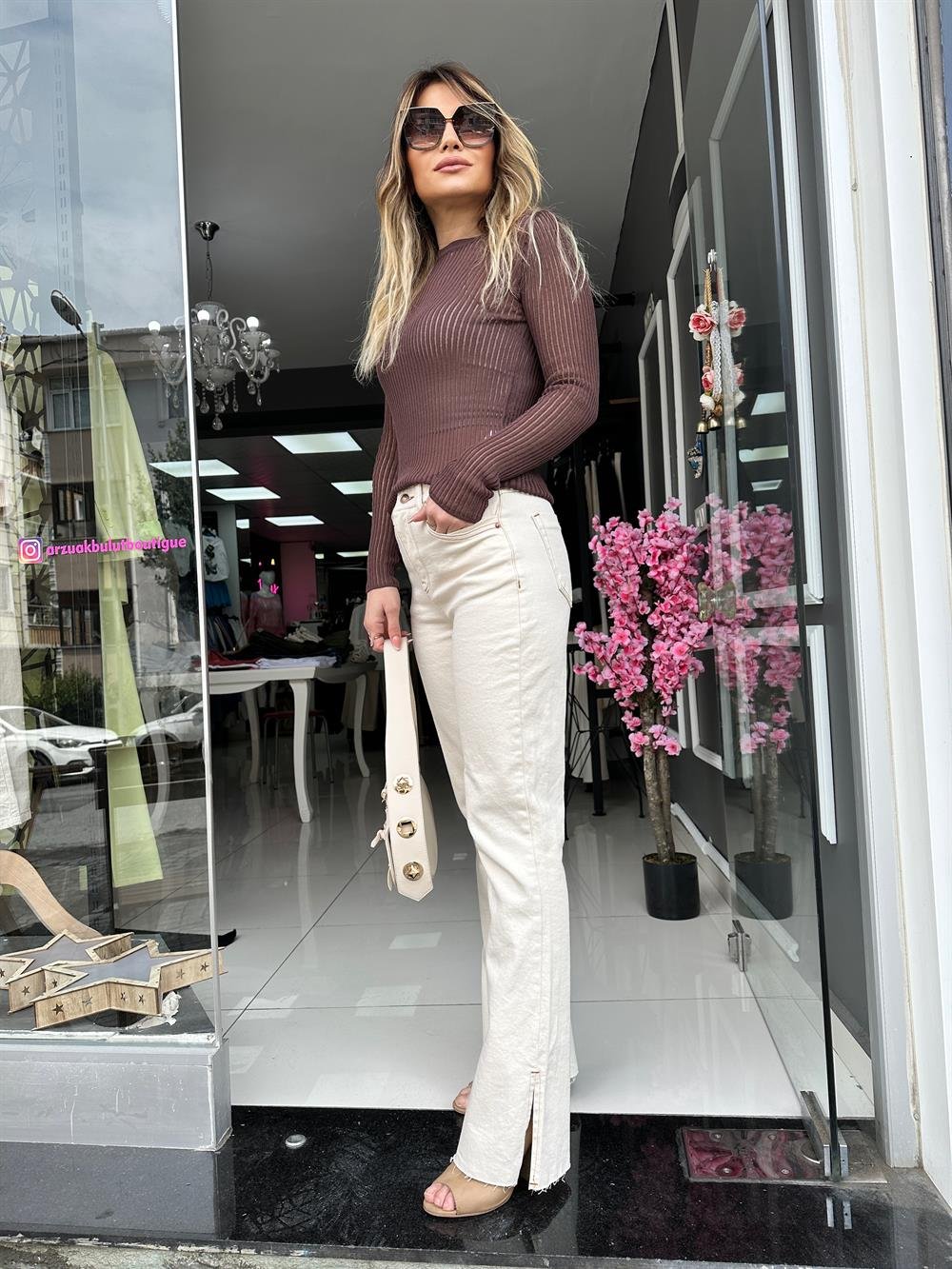 KR Bej Paça Yırtmaç Detay Naturel Kumaş Pantolon