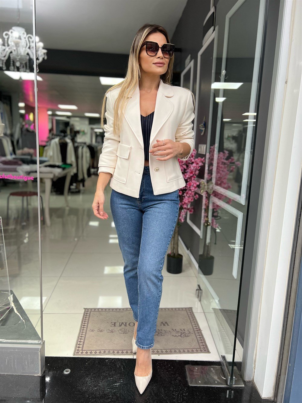 KR Ekru Çift Düğme Kısa Blazer