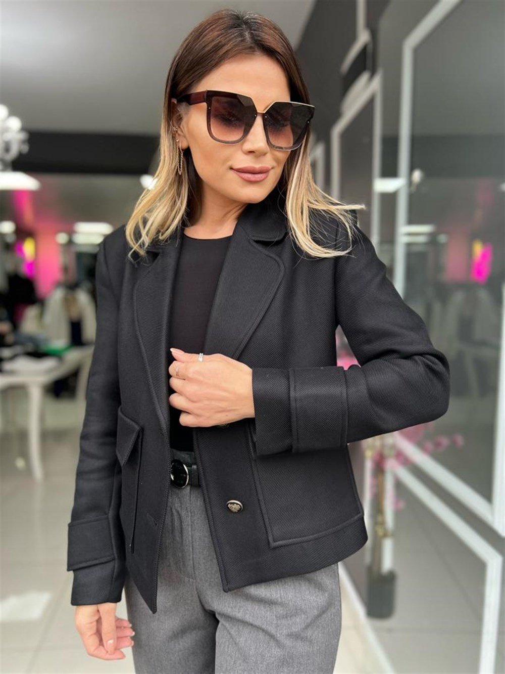 KR Siyah Çift Düğme Kısa Blazer