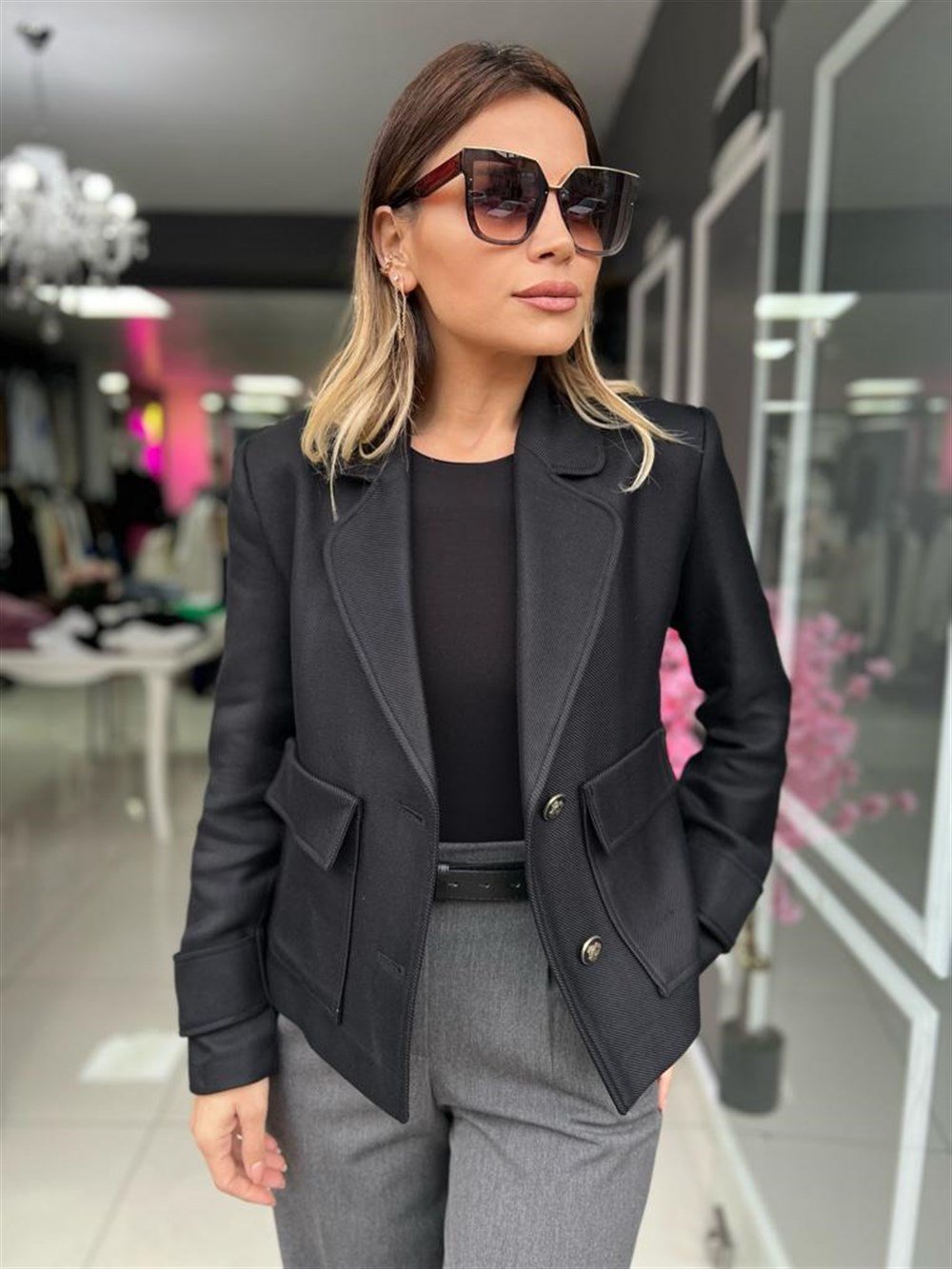 KR Siyah Çift Düğme Kısa Blazer