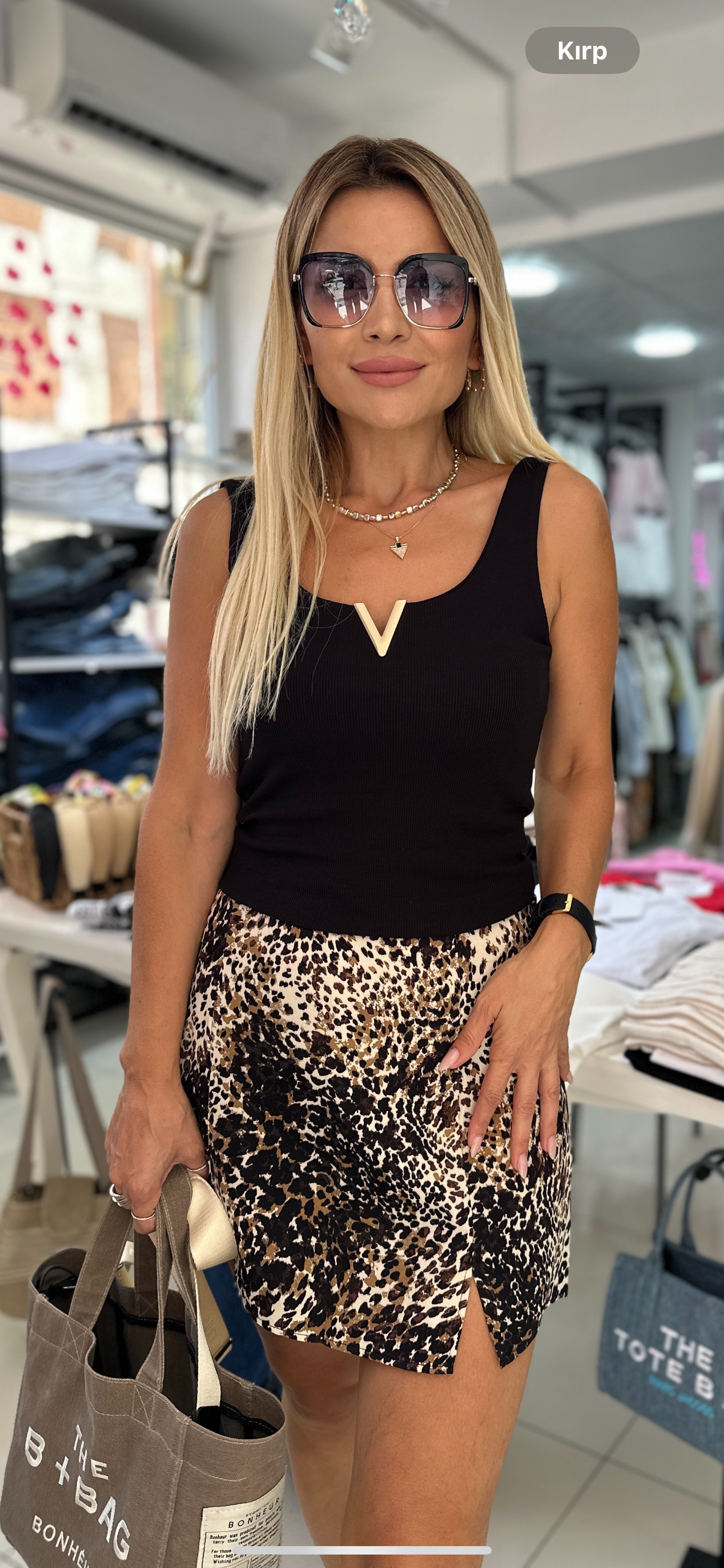 KR V Aksesuar Detaylı Atlet