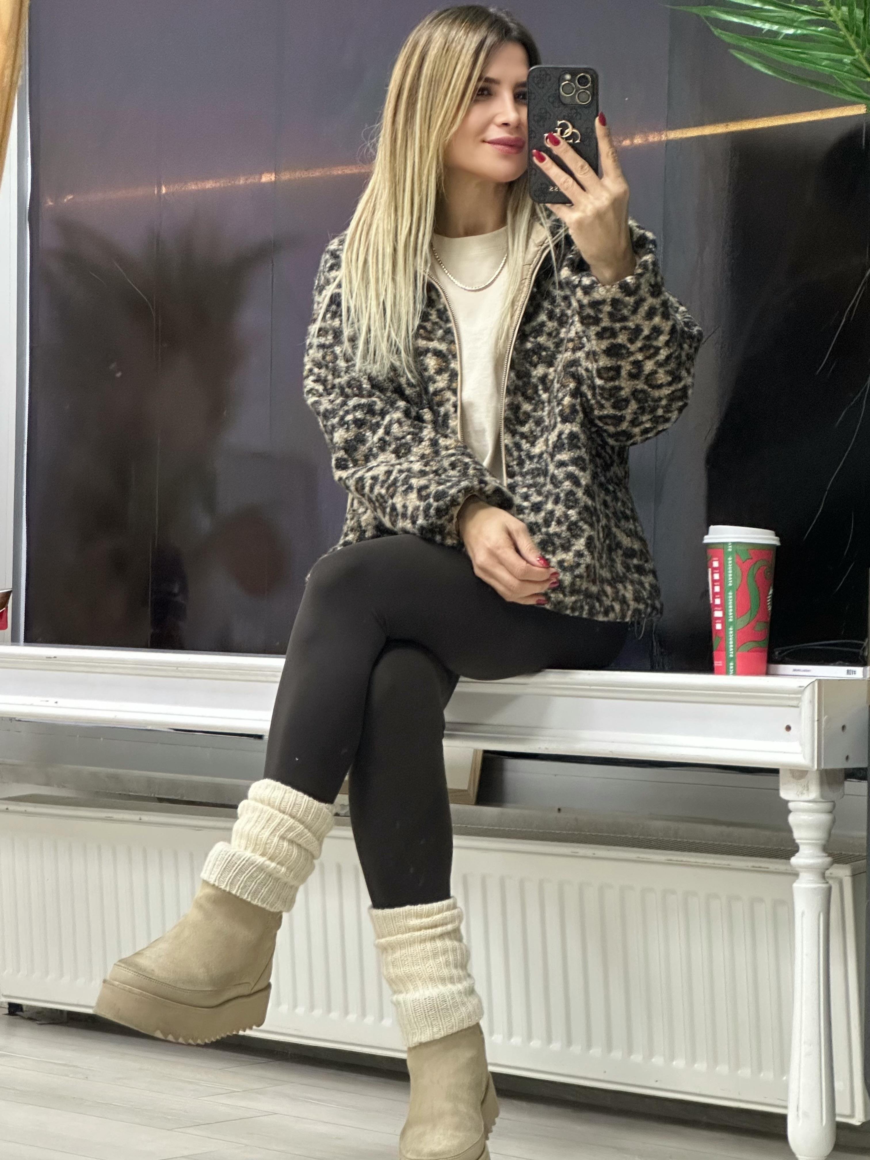 Leopar Desenli Kaşe Mont