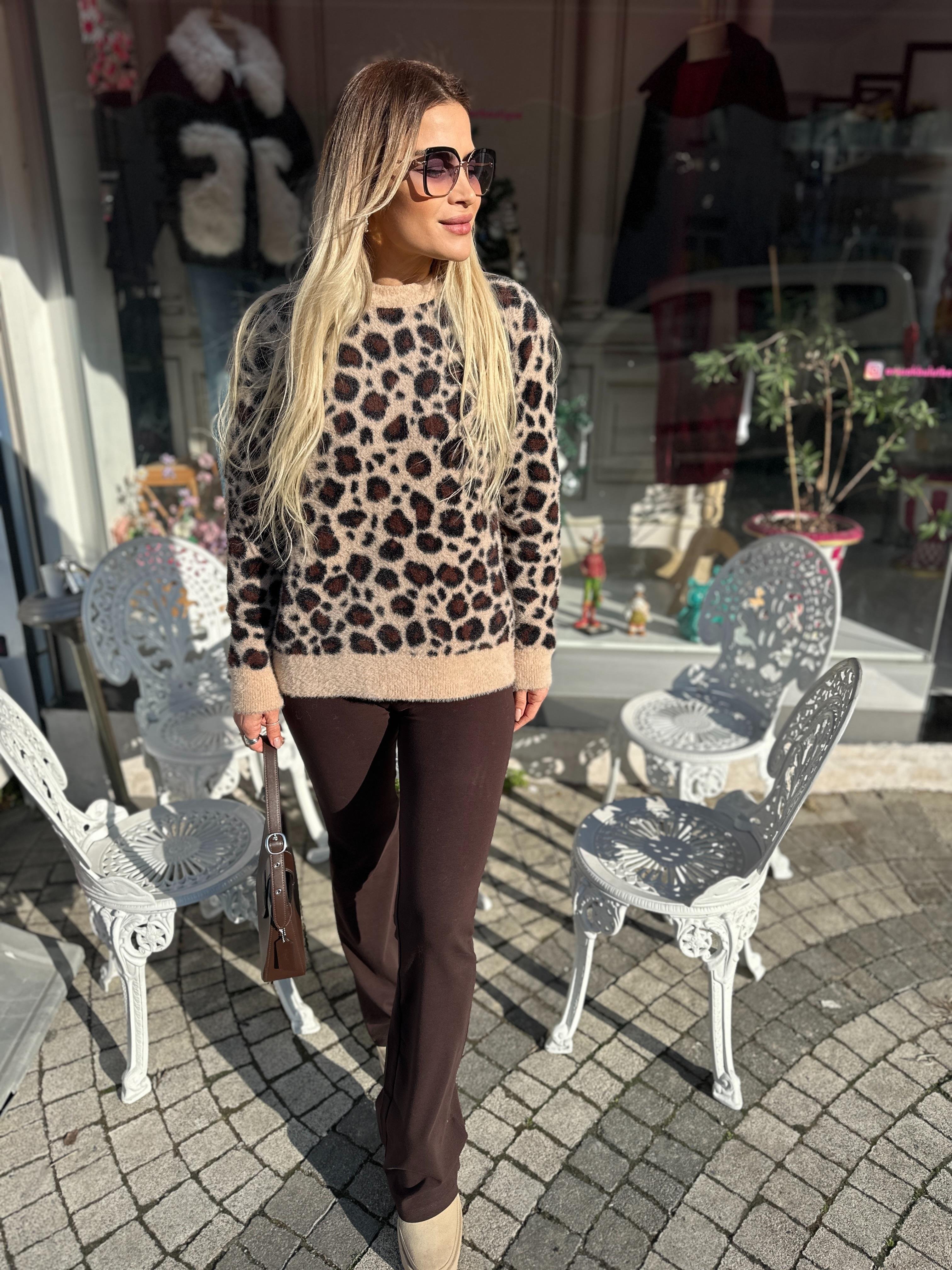 Leopar Desenli Yumoş Dokulu Kazak 