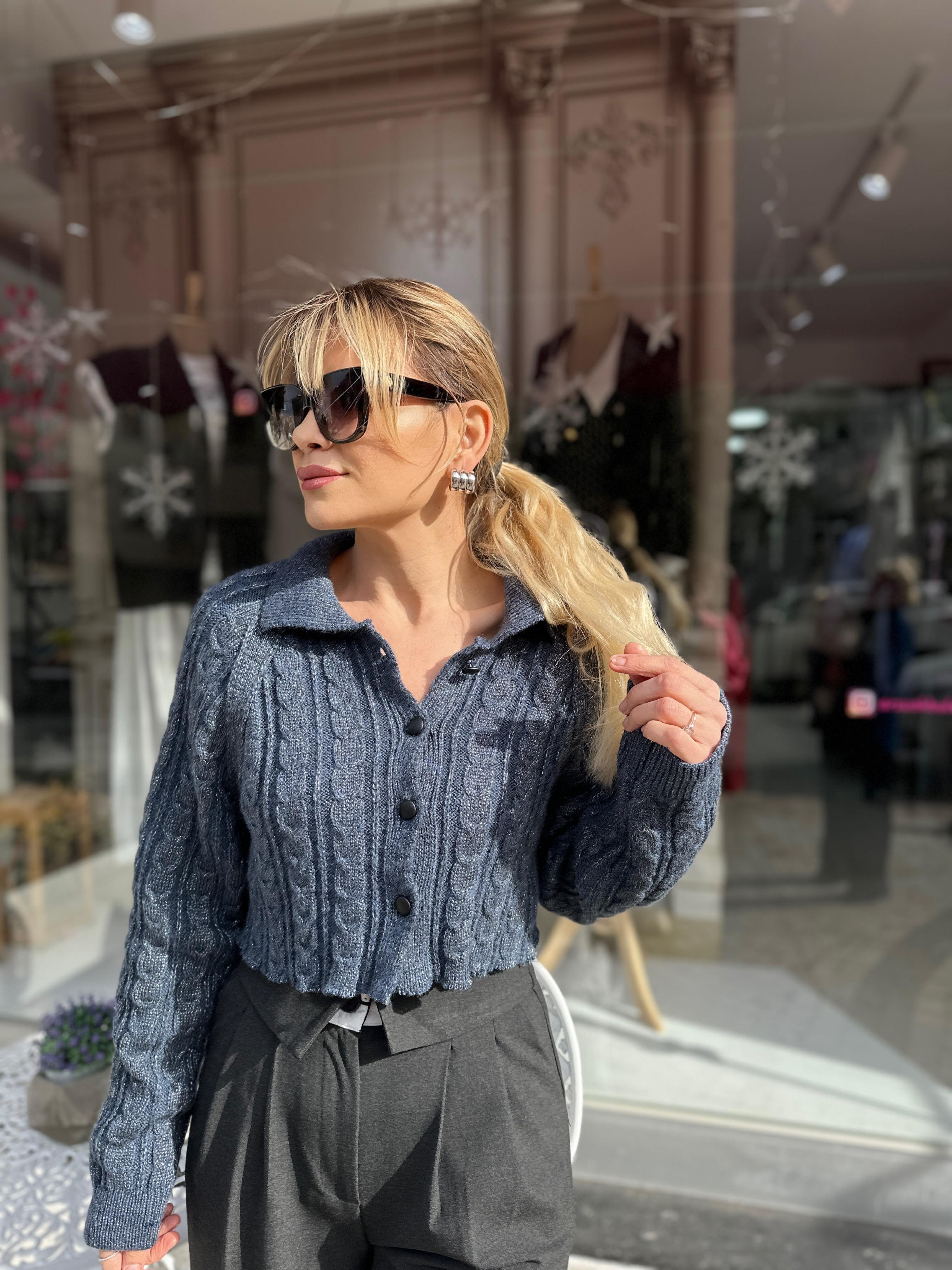 Polo Yaka Simli Düğmeli Crop Hırka 