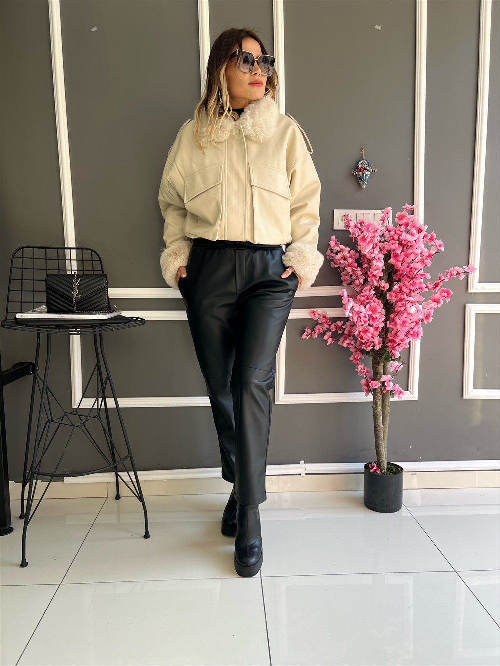 RB Kürk Detay Ekru Deri Mont