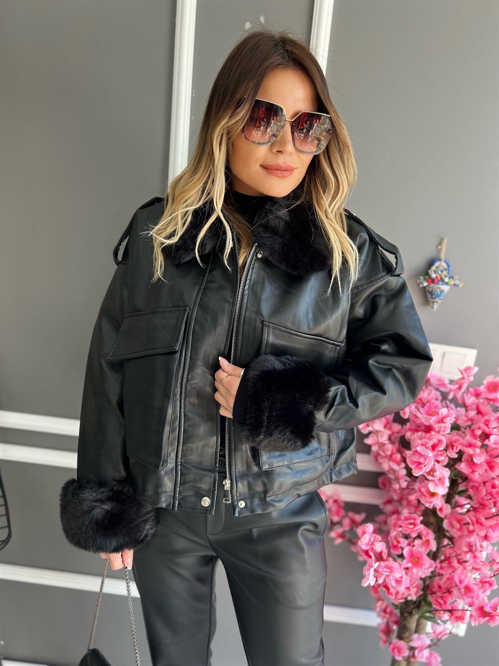 RB Kürk Detay Siyah Deri Mont