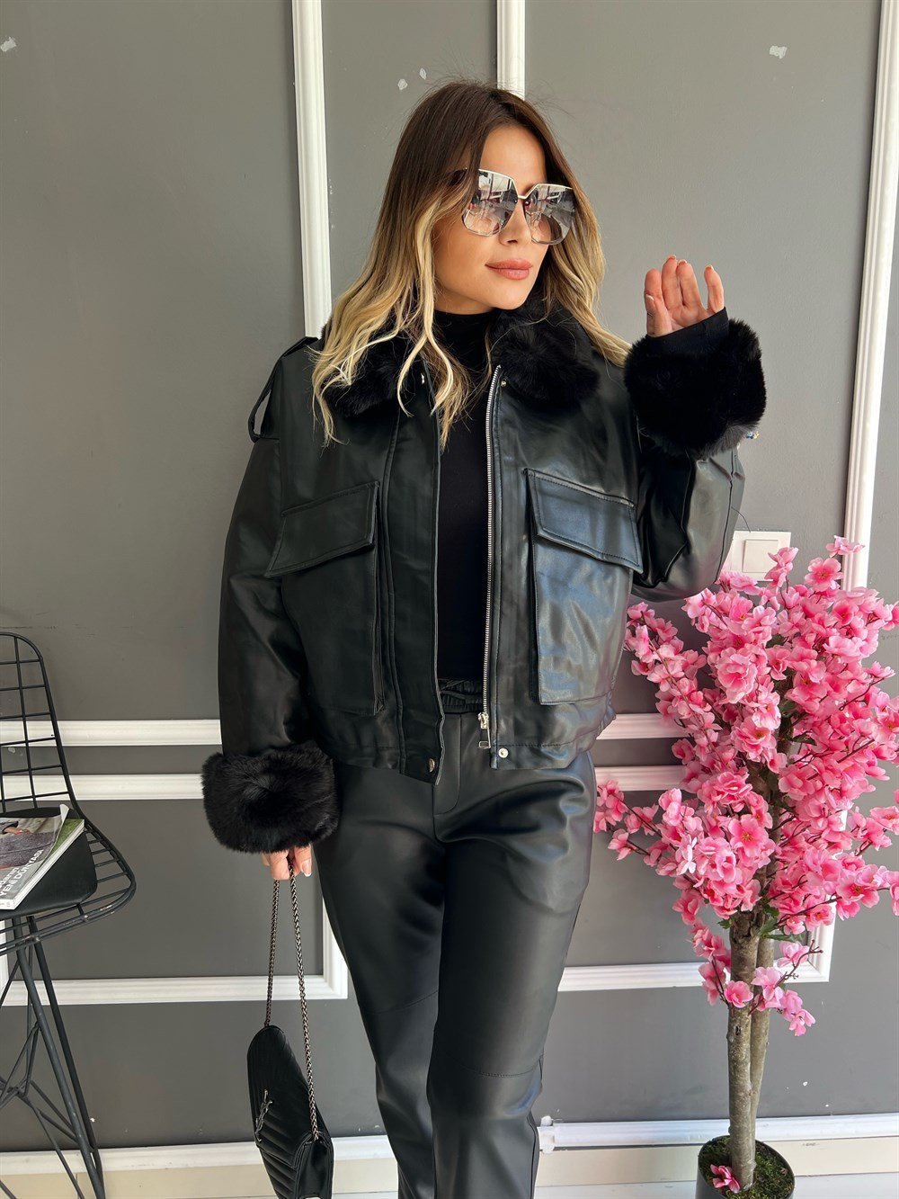 RB Kürk Detay Siyah Deri Mont