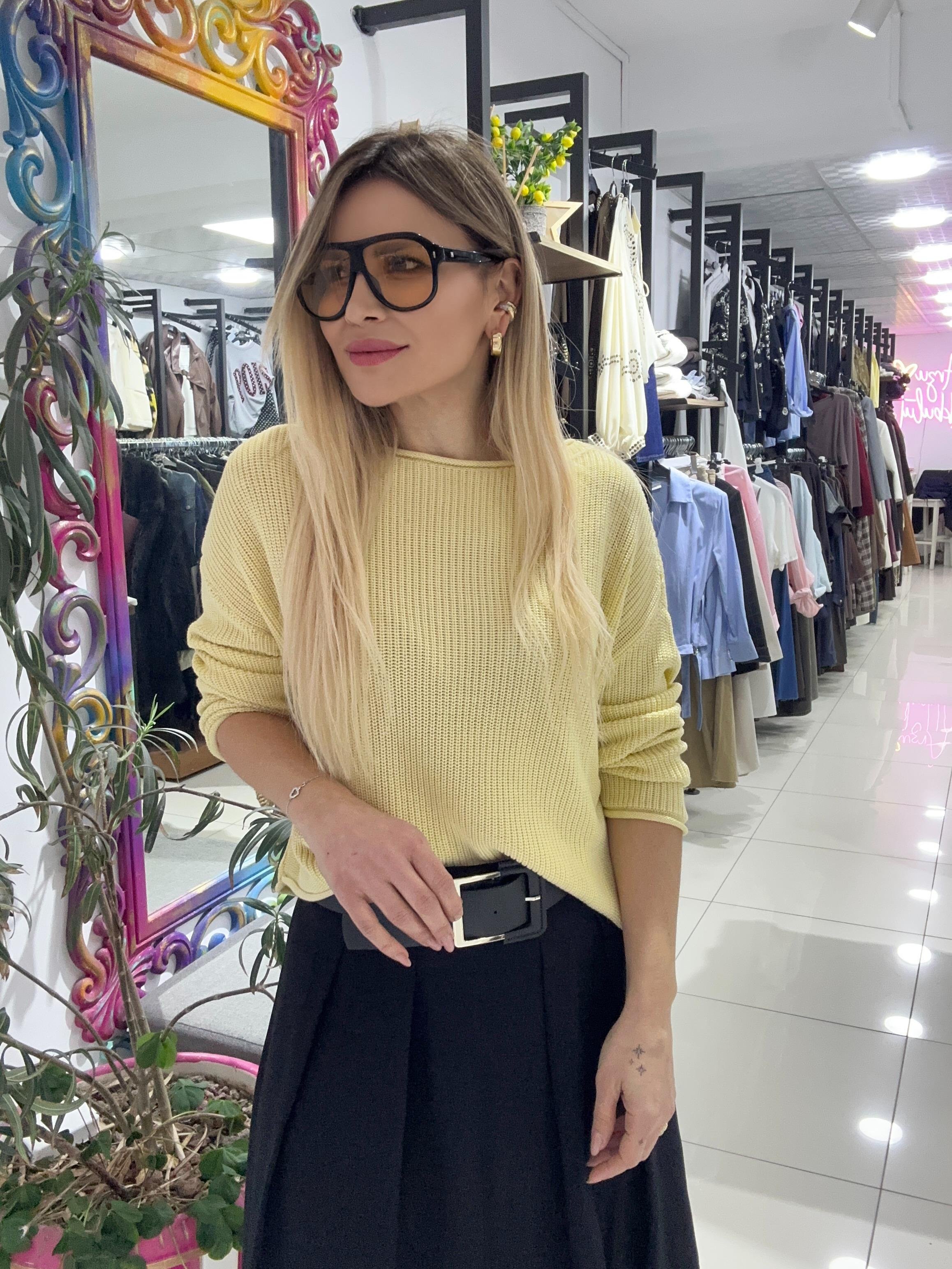 Sarı Kayık Yaka Basic Triko Kazak