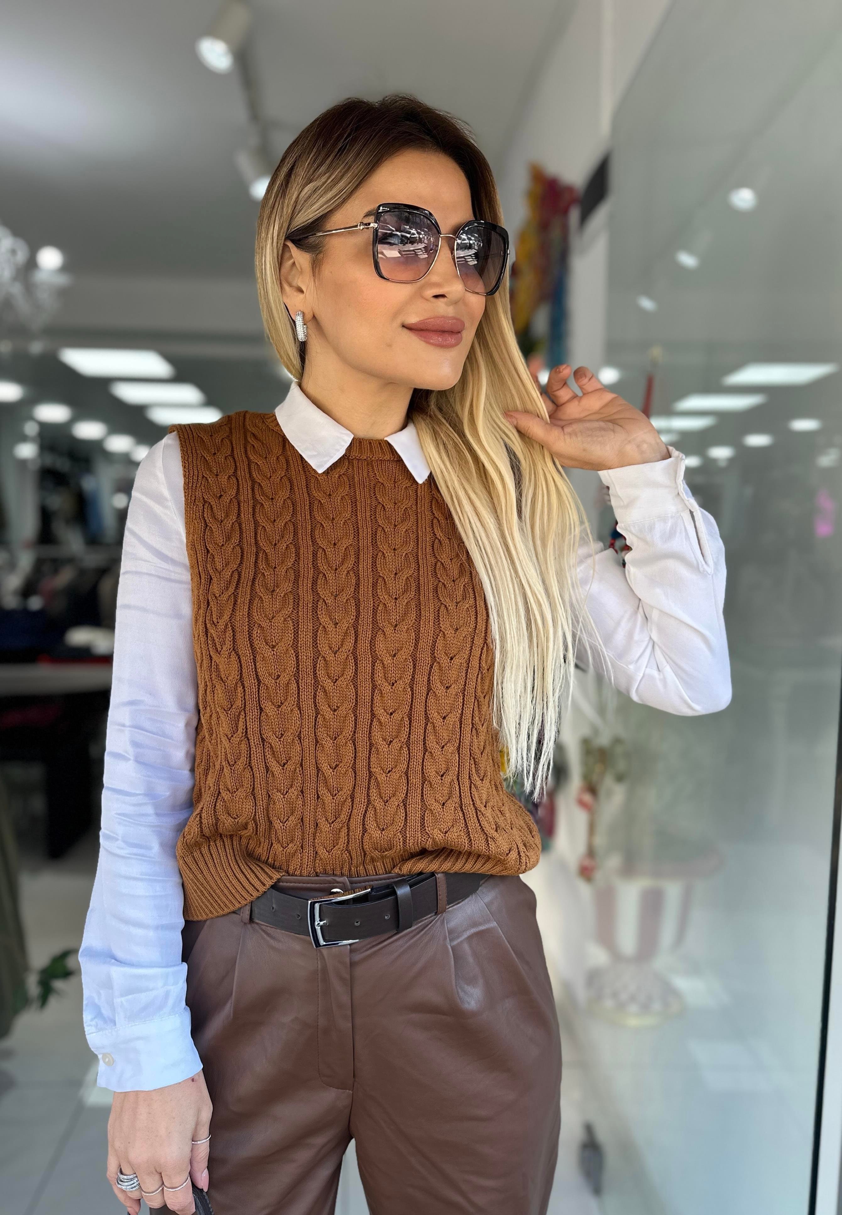 Sırt Dekolteli Triko 