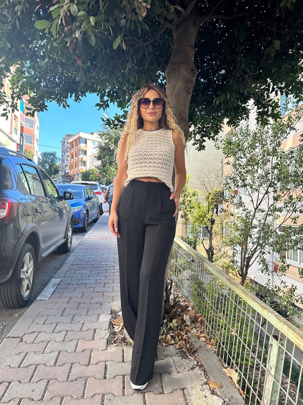 Siyah Bel Detaylı Pantolon
