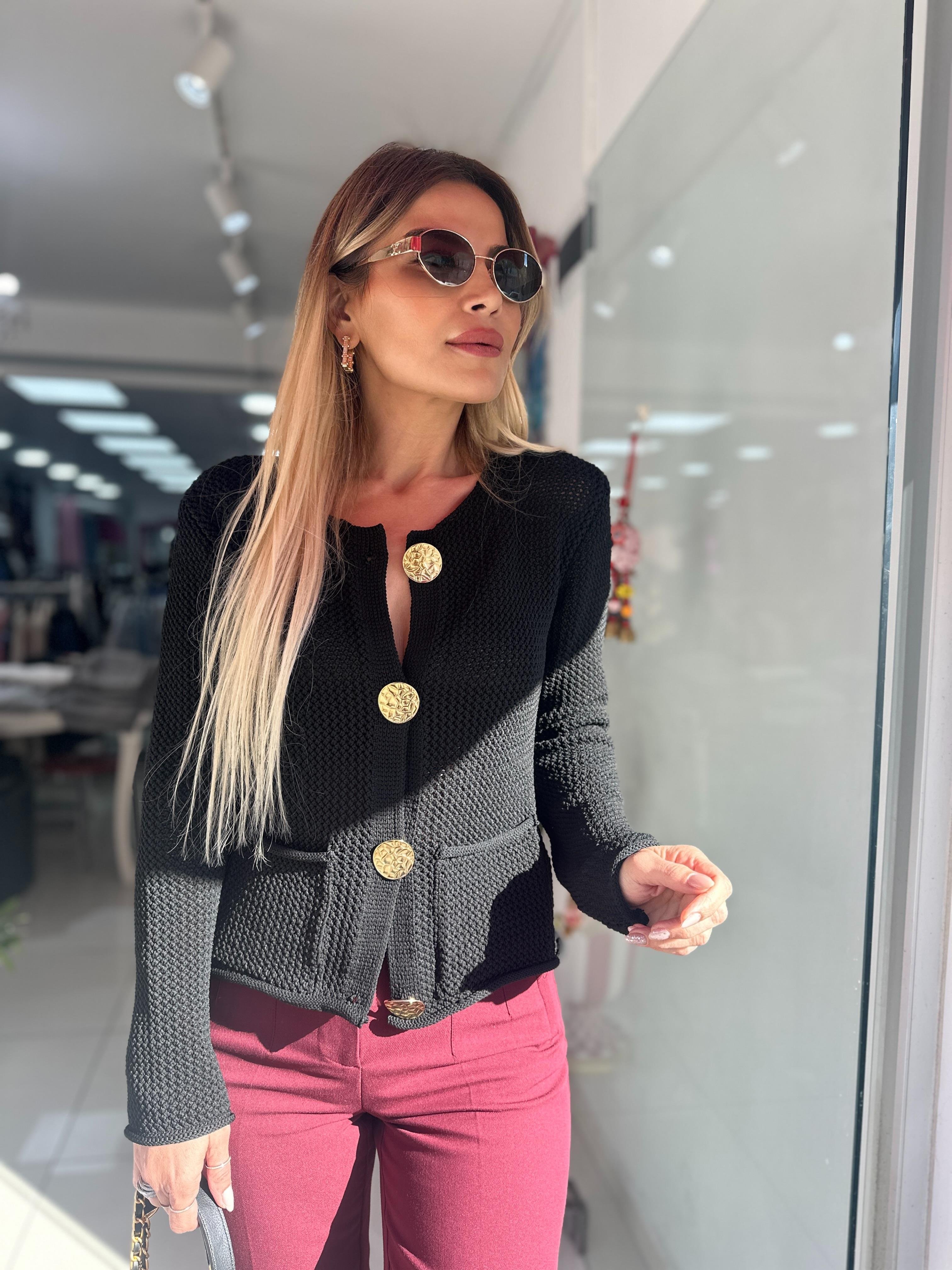 Siyah Büyük Düğmeli Hırka 