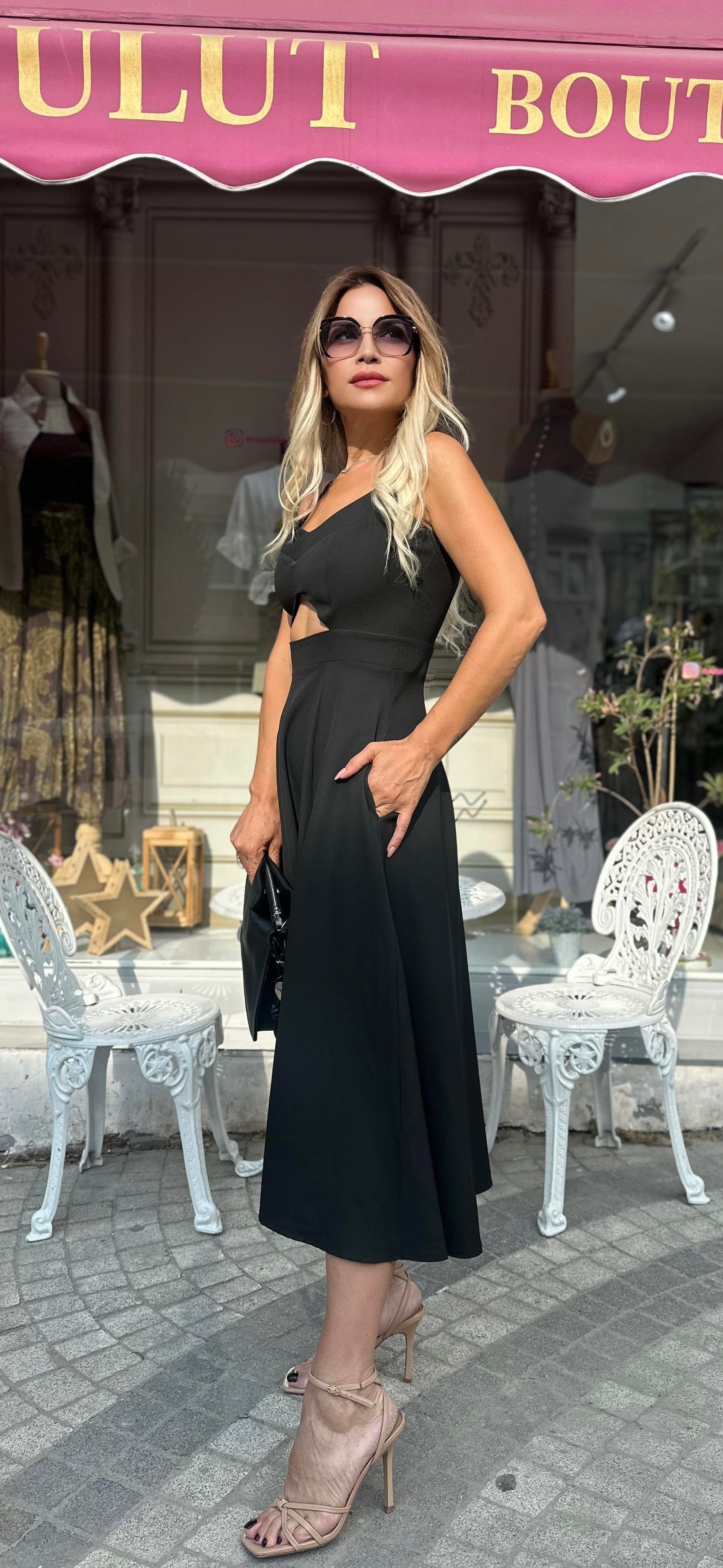 Siyah Dekolteli Midi Elbise