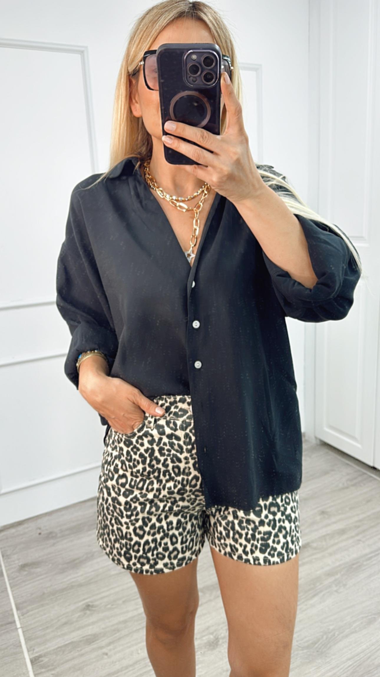 Siyah Desenli Gabardin Şort 