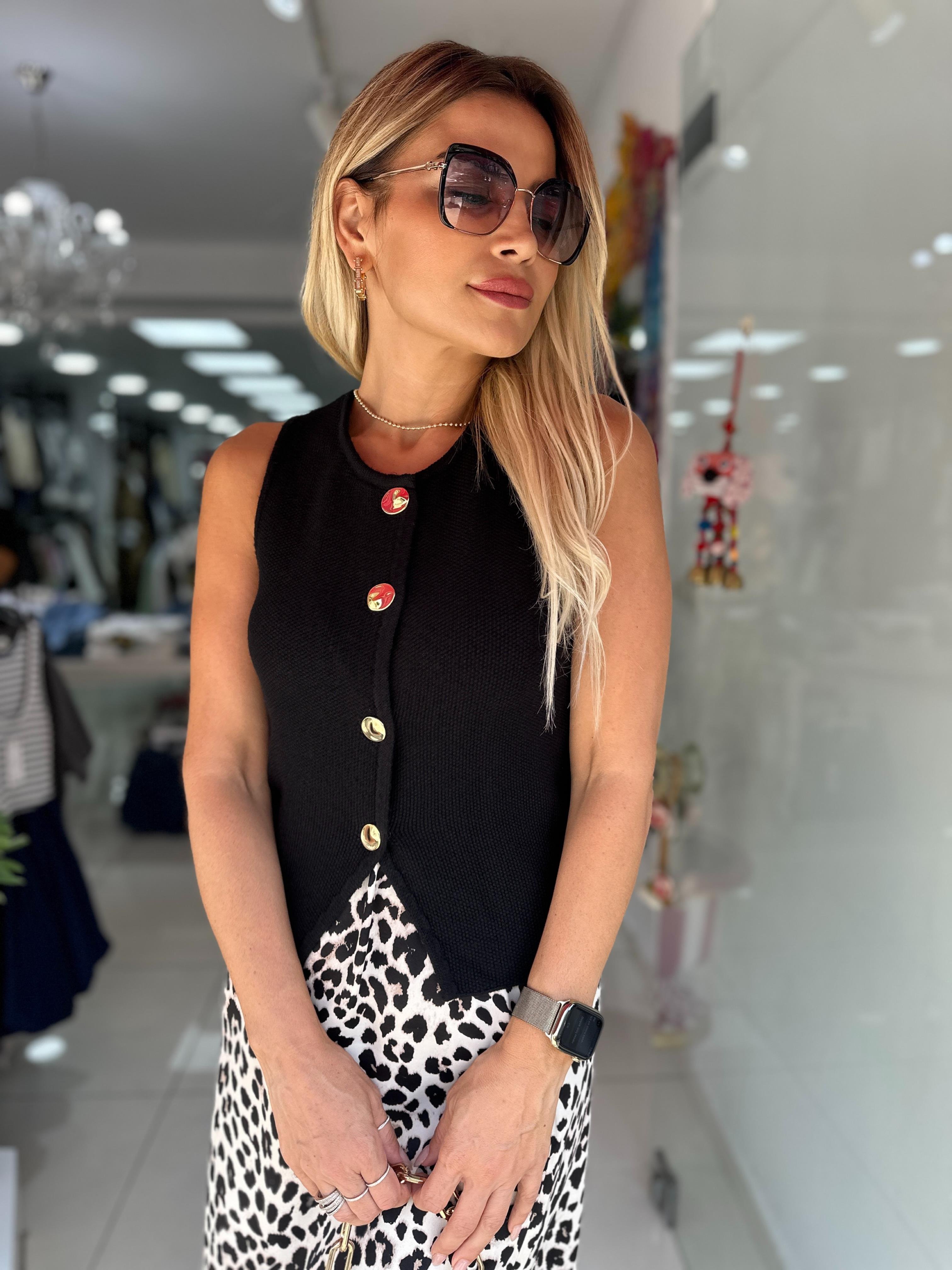 Siyah Dört Düğmeli Yelek 