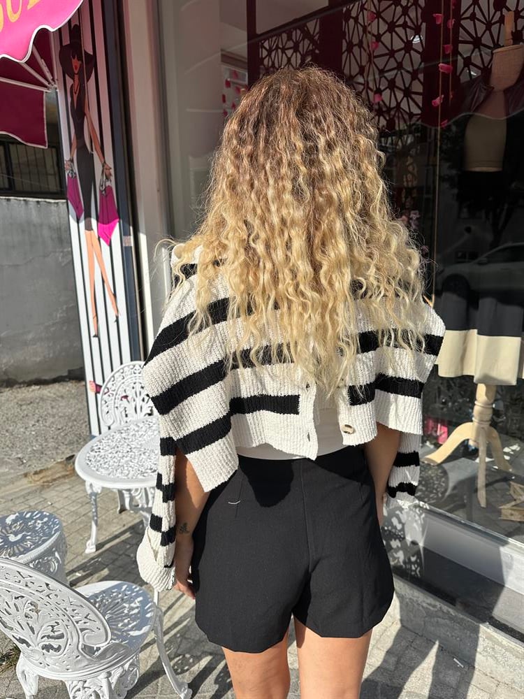 Siyah Düğme Detaylı Şort Etek 