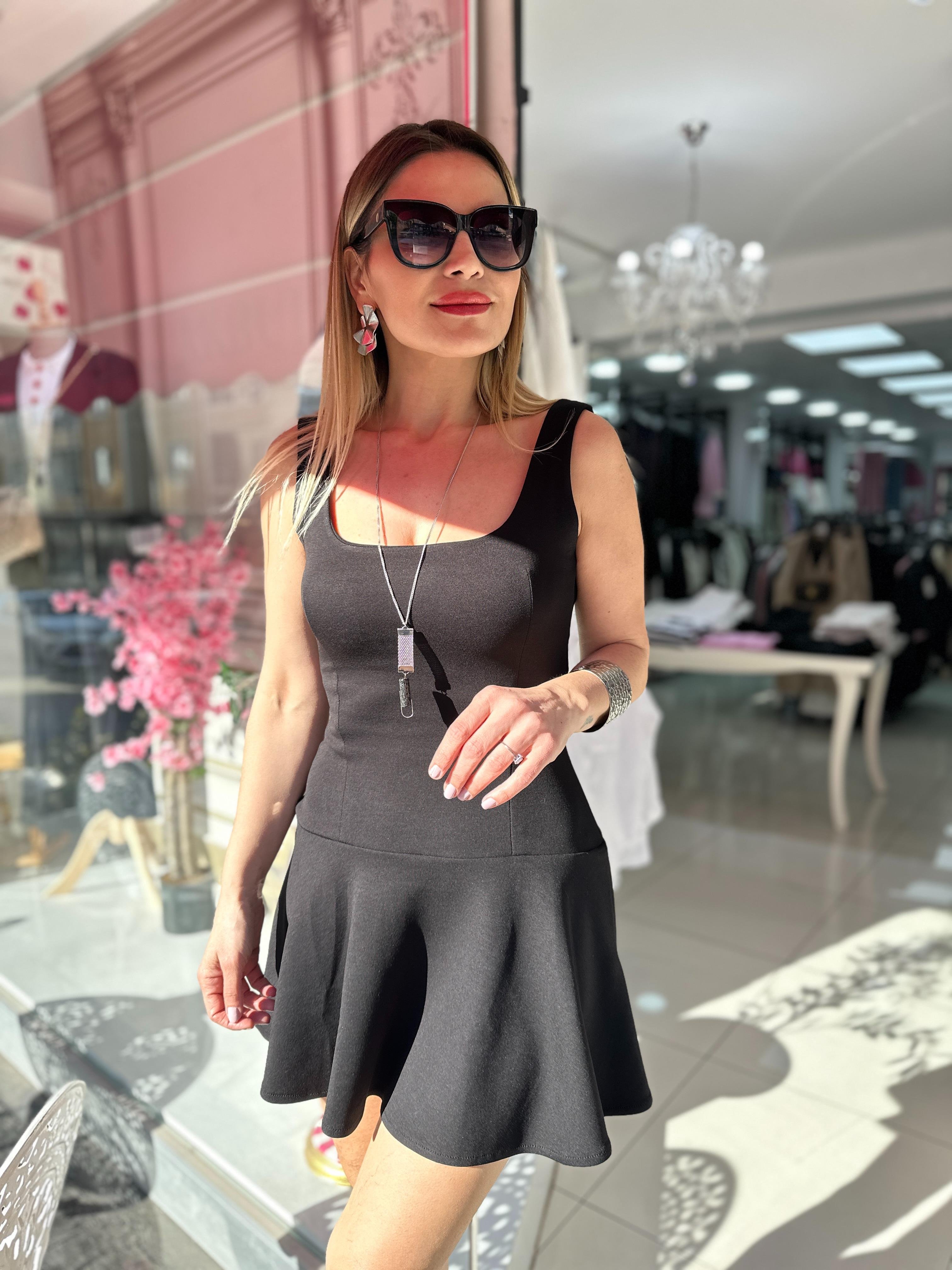 Siyah Eteği Volanlı Elbise 