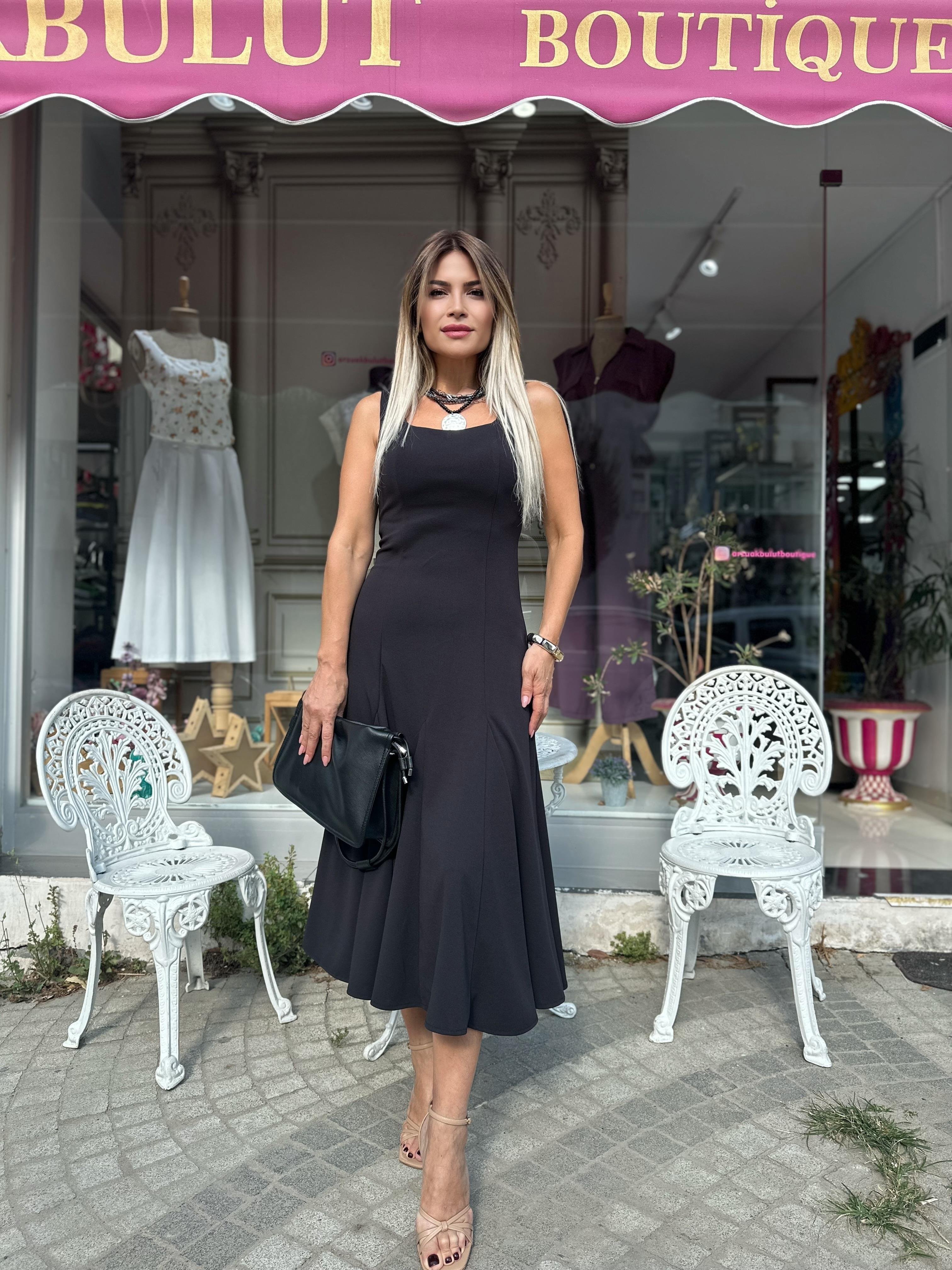 Siyah Eteği Volanlı Midi Elbise