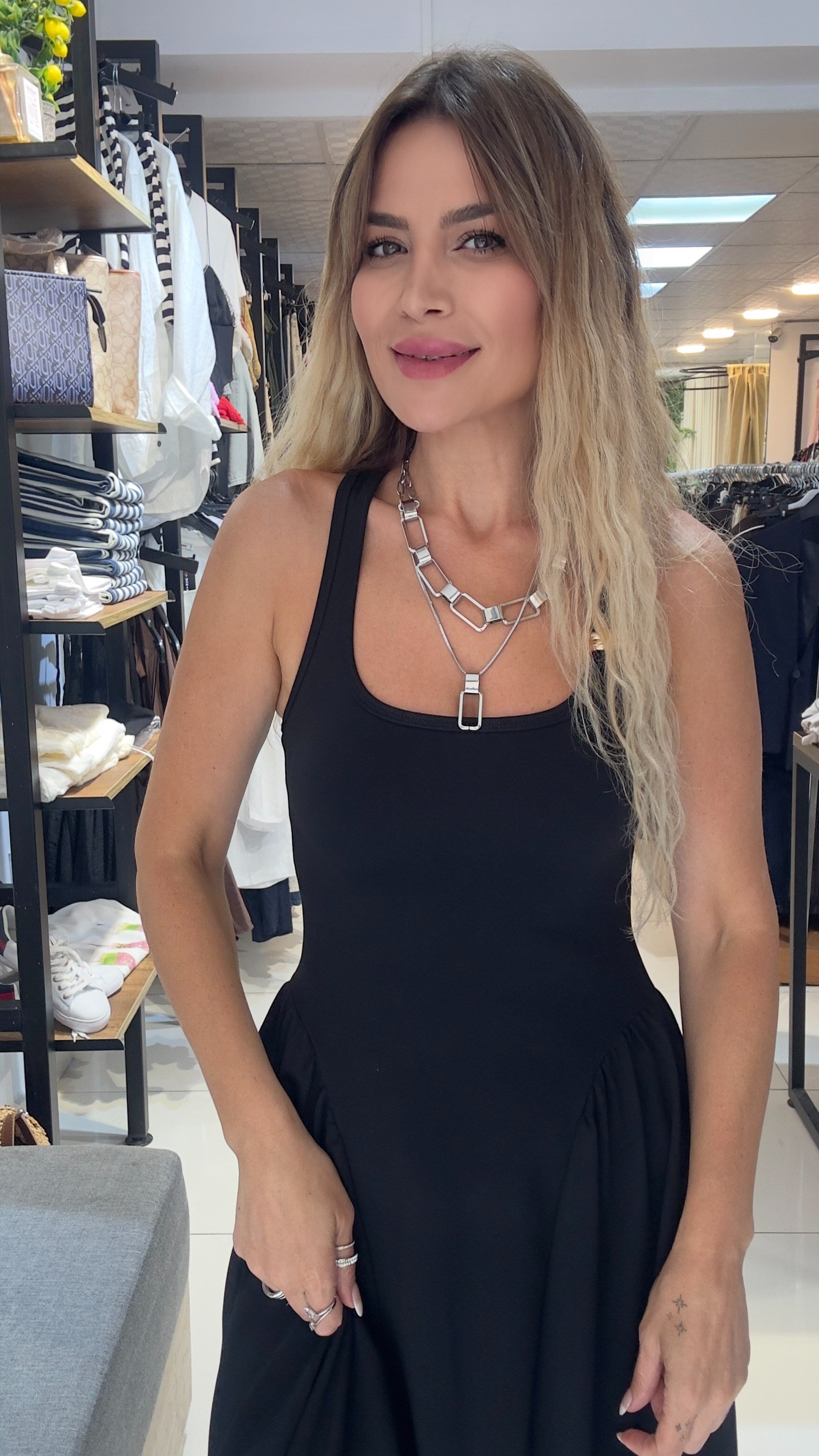 Siyah Gold Toka Detaylı Elbise
