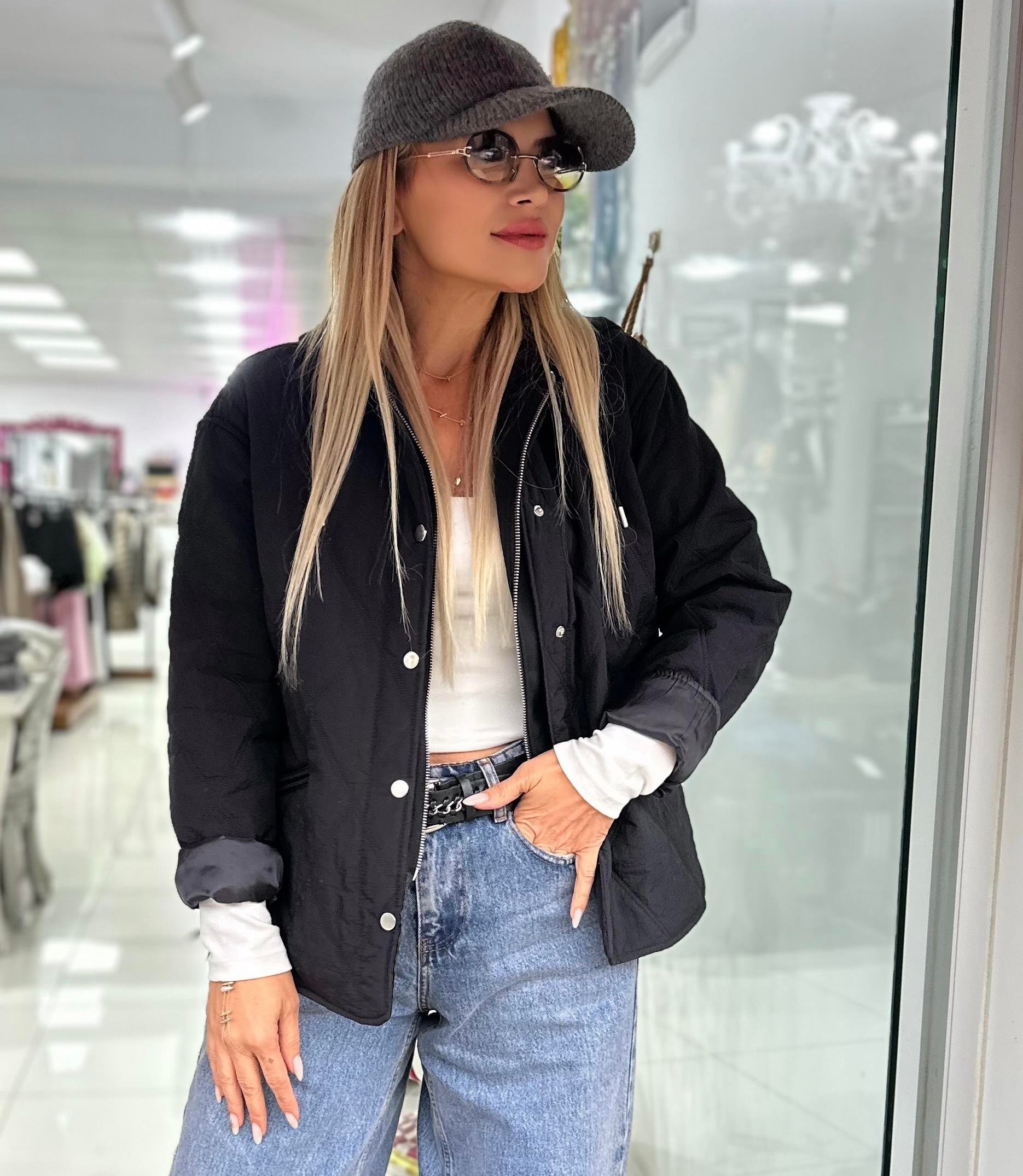 Siyah Kapişonlu Mont