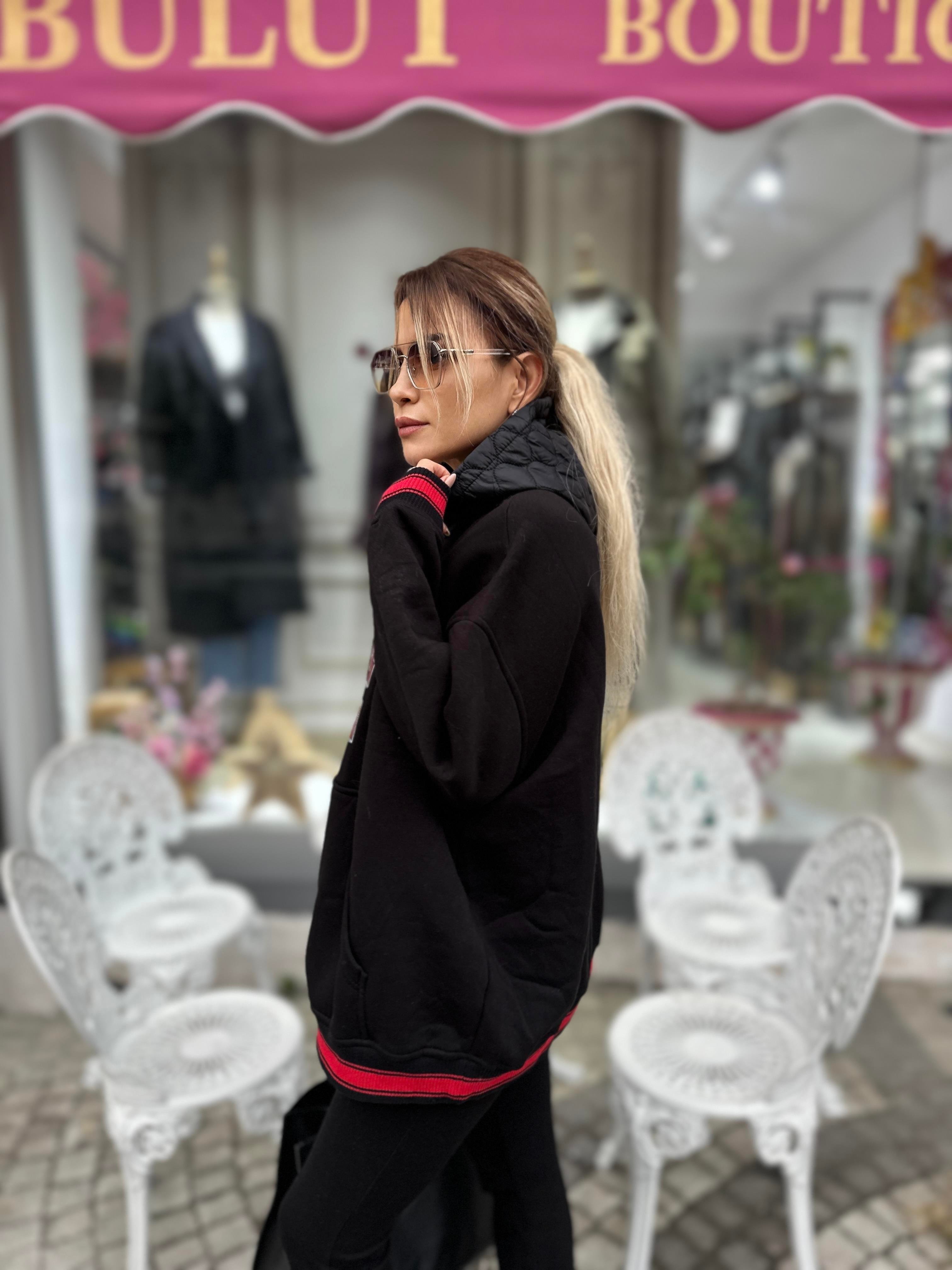 Siyah Kapitone Kapüşonlu Baskılı Sweat