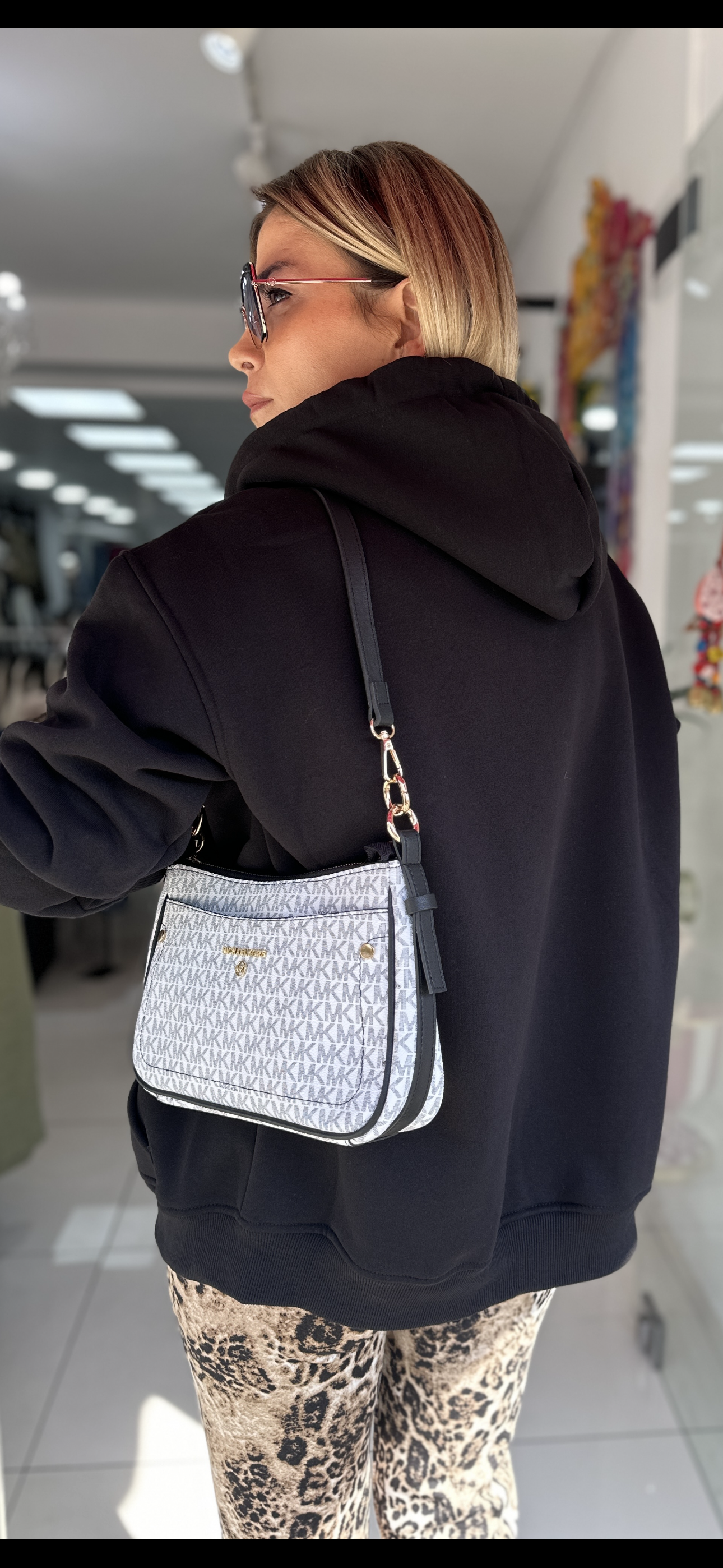 Siyah Kapşonlu Sweat 