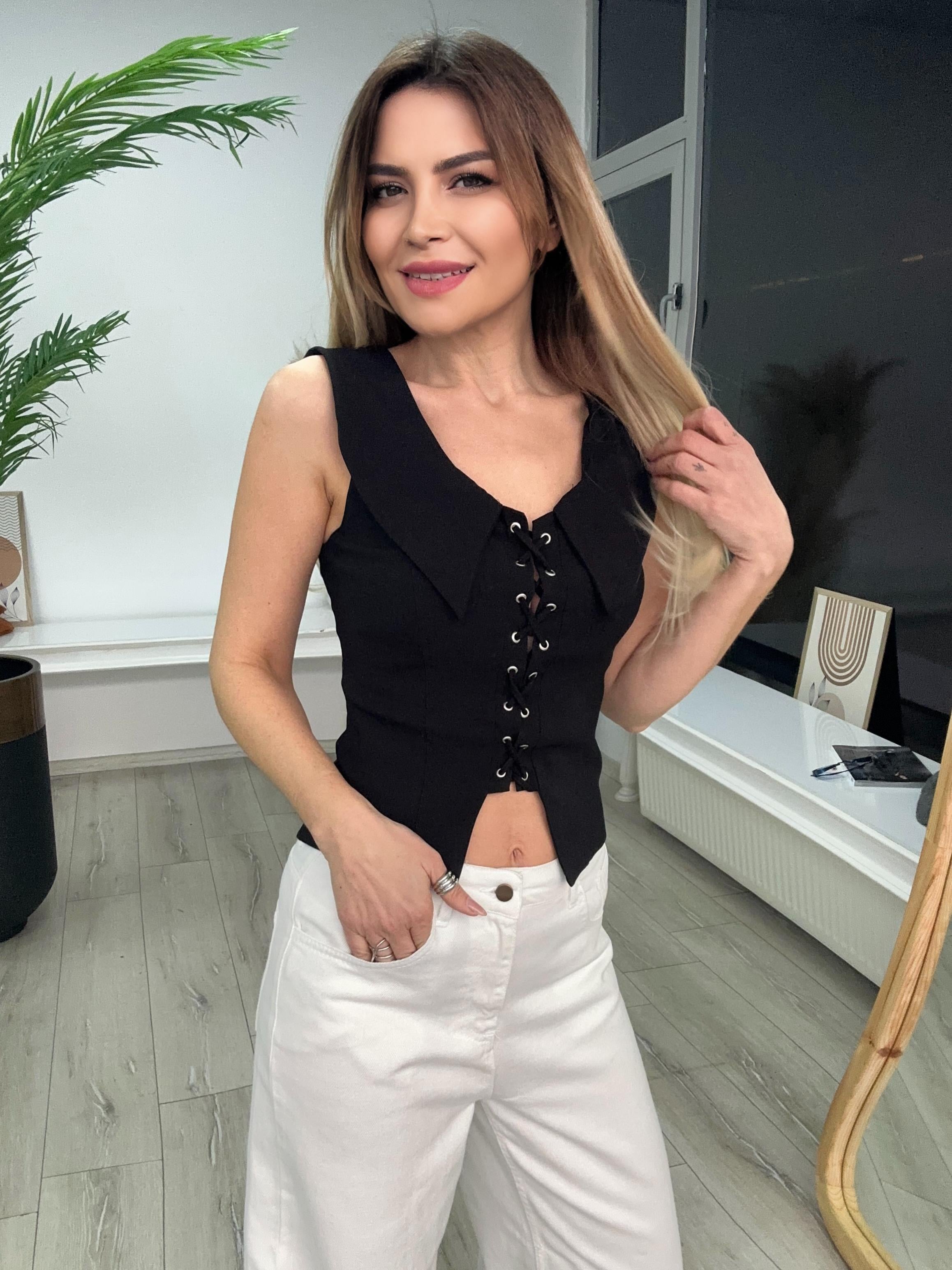 Siyah Ön Kuş Gözlü Bluz 