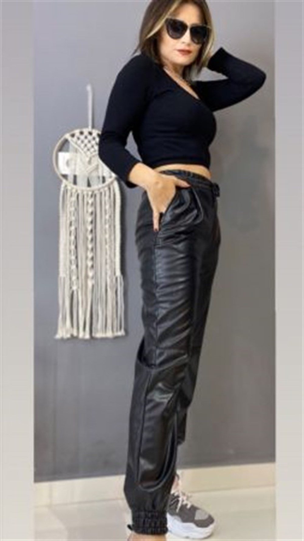 SİYAH PAÇA DETAY DERİ PANTOLON