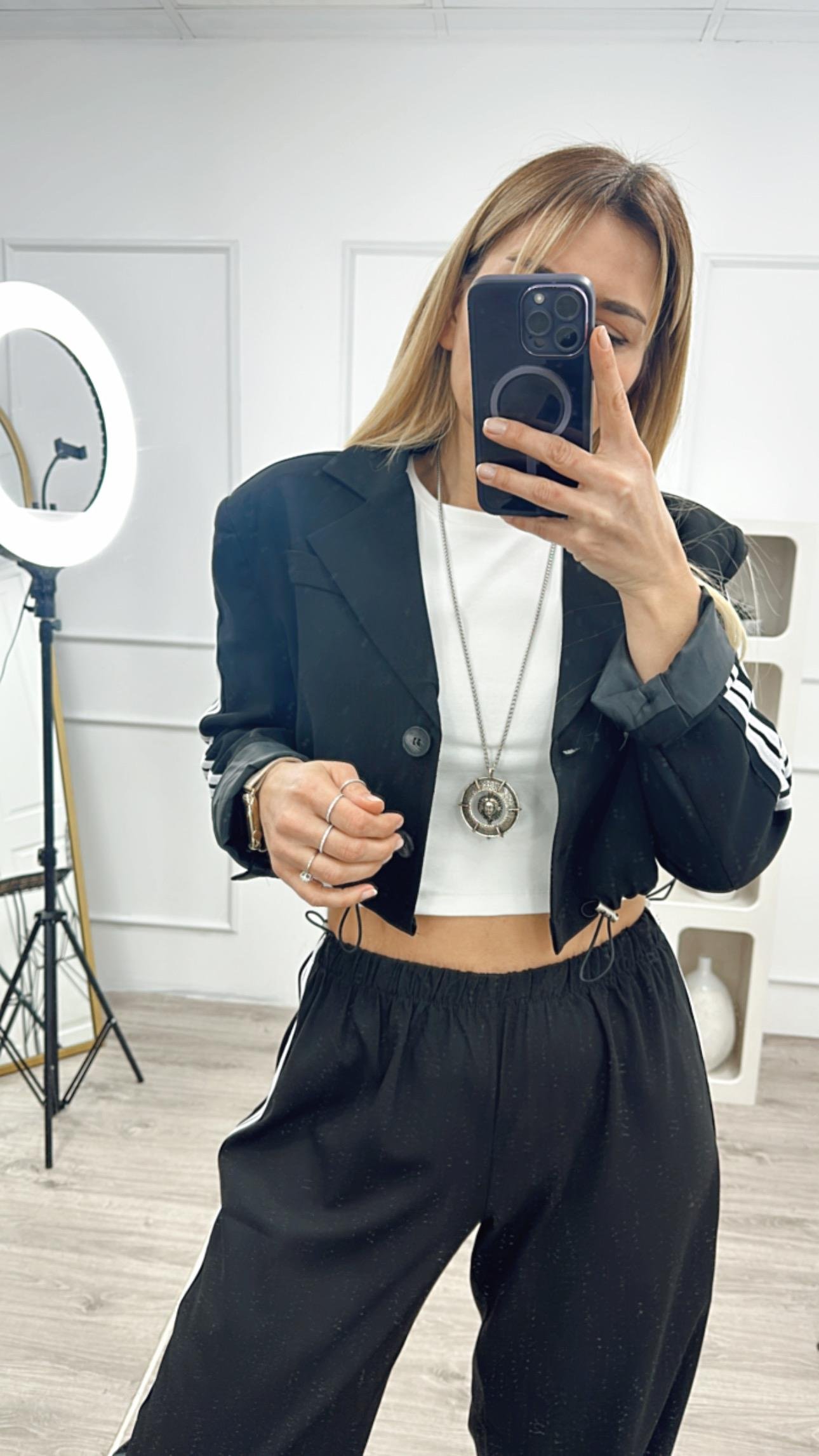 Siyah Şerit Detay Alttan Büzgülü Blazer