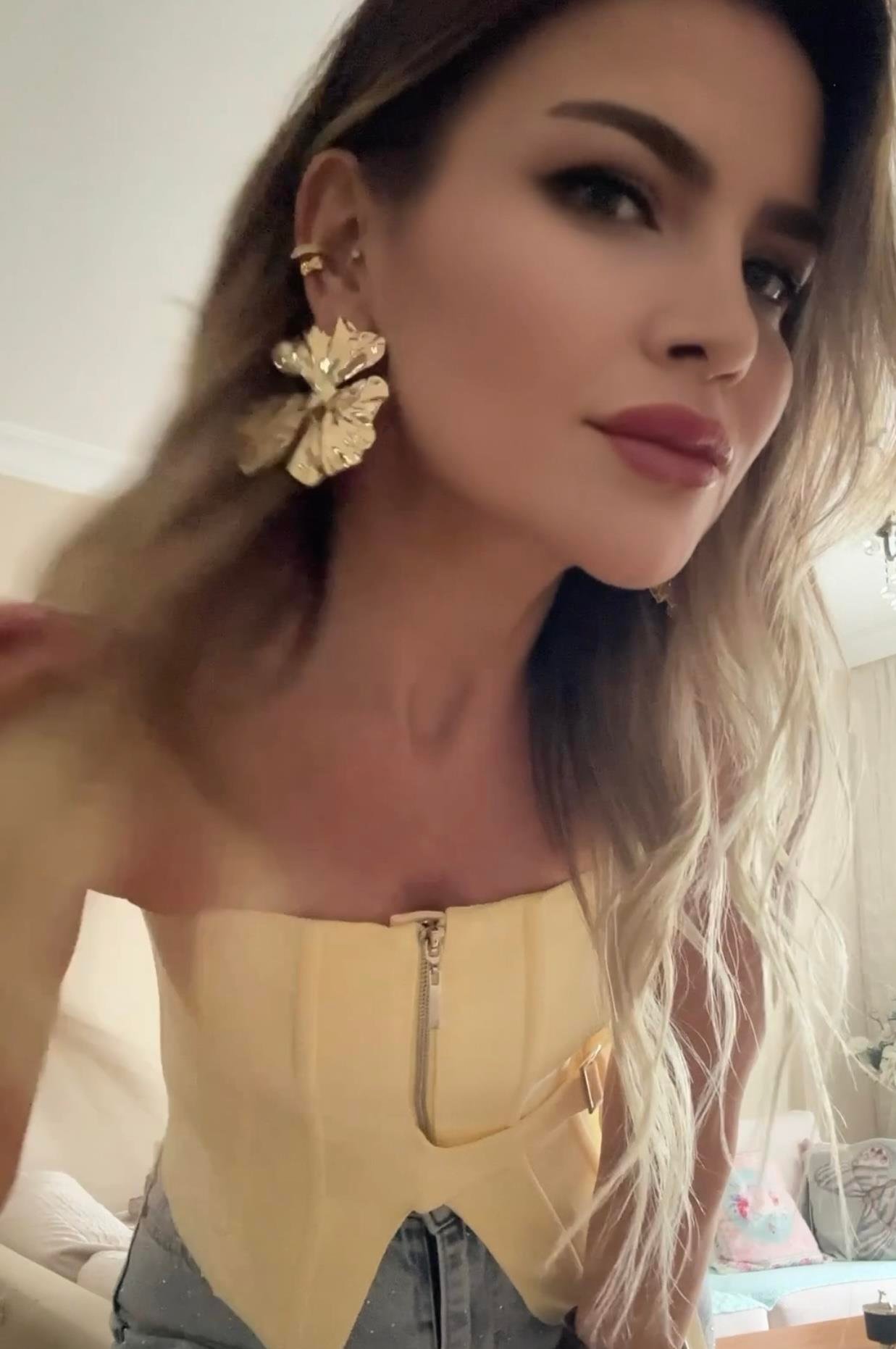 Taşlı Yelpaze Küpe