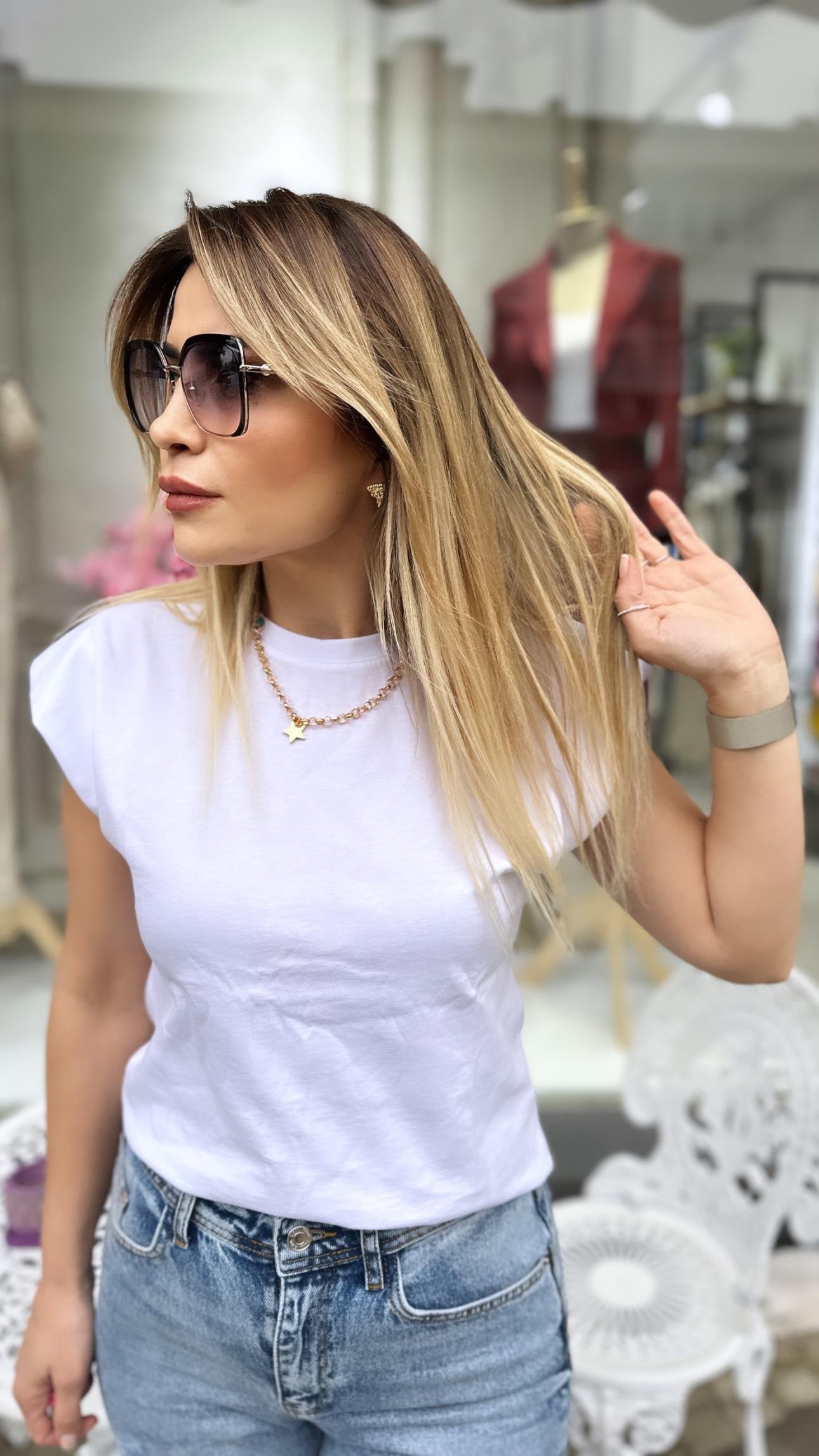 Vatkalı Beyaz Tşhirt