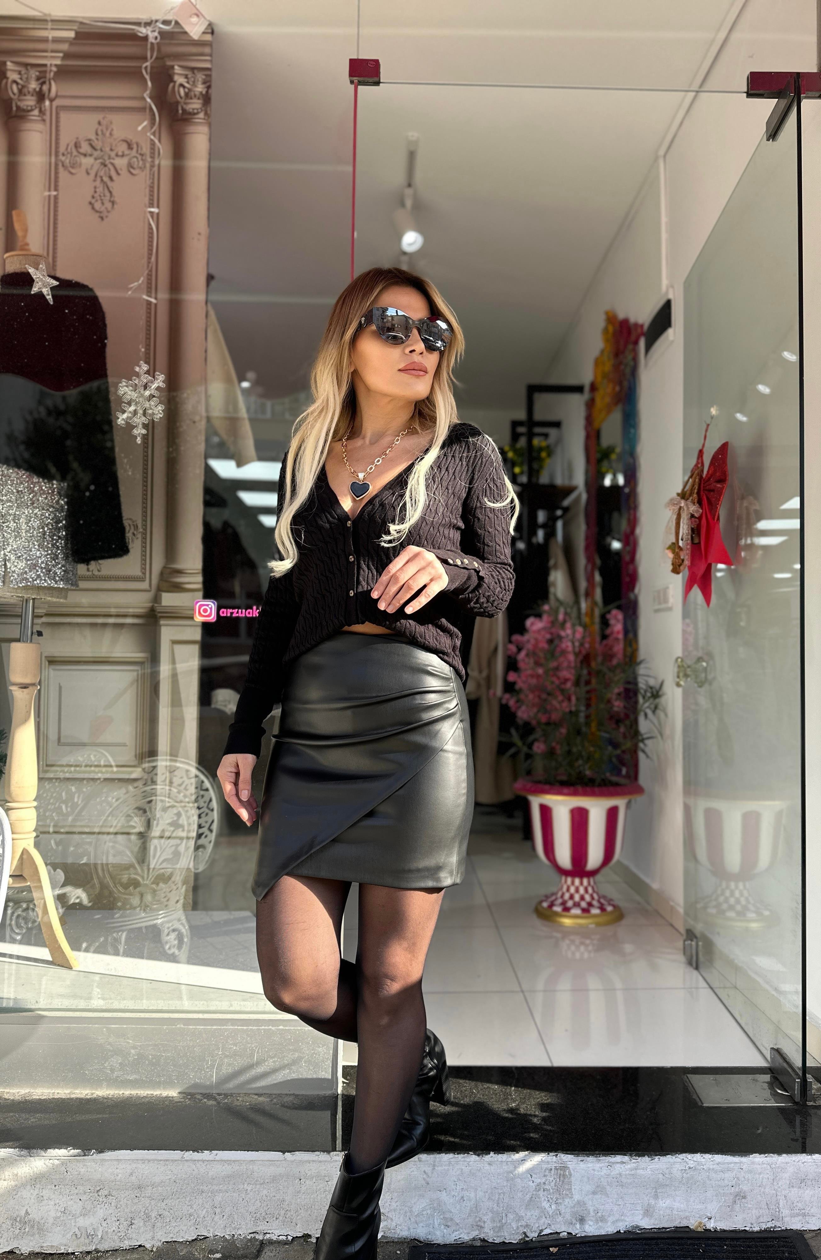 Zarf Model Drapeli Deri Etek
