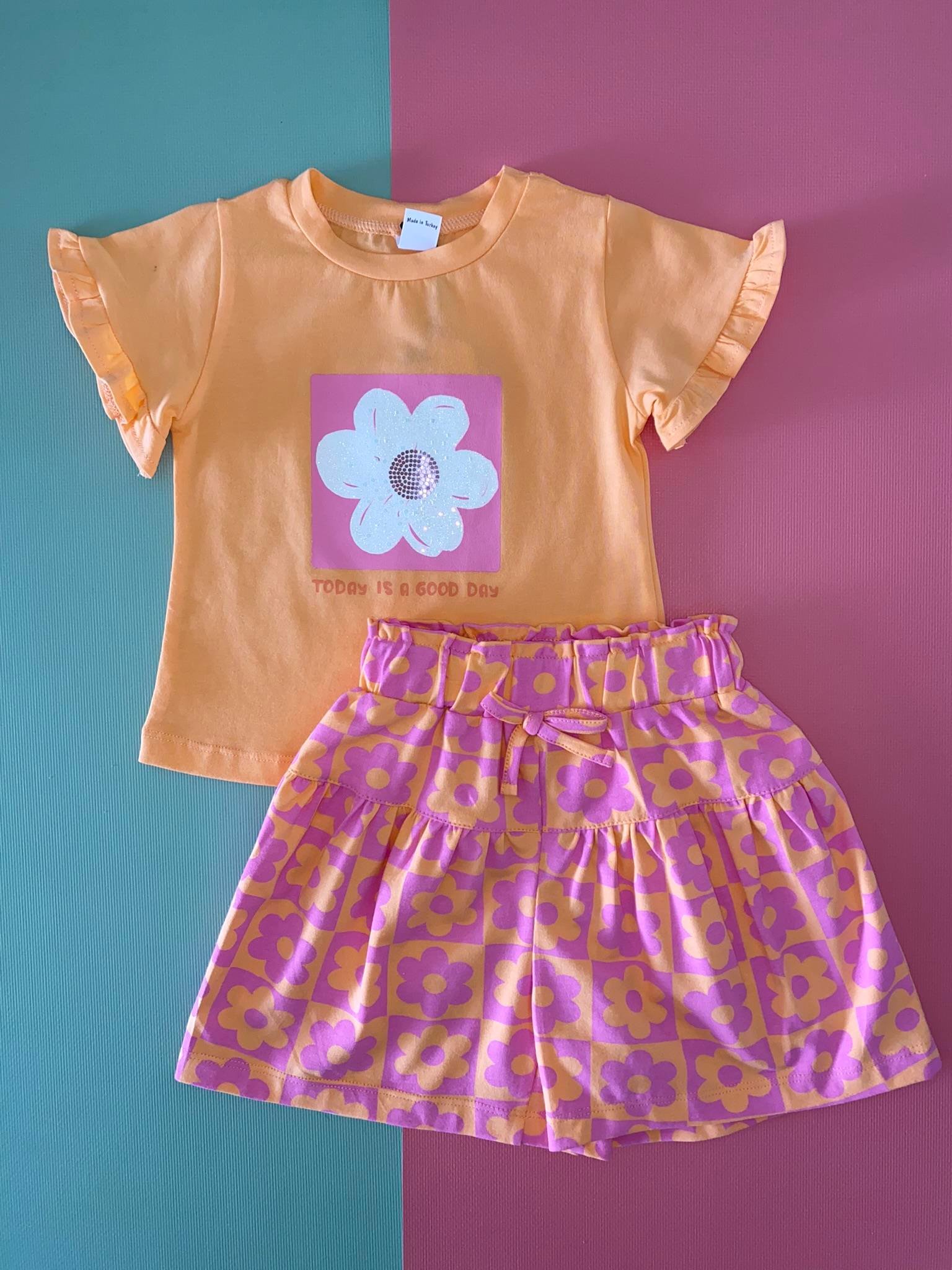 Çiçekli Şortlu Takım