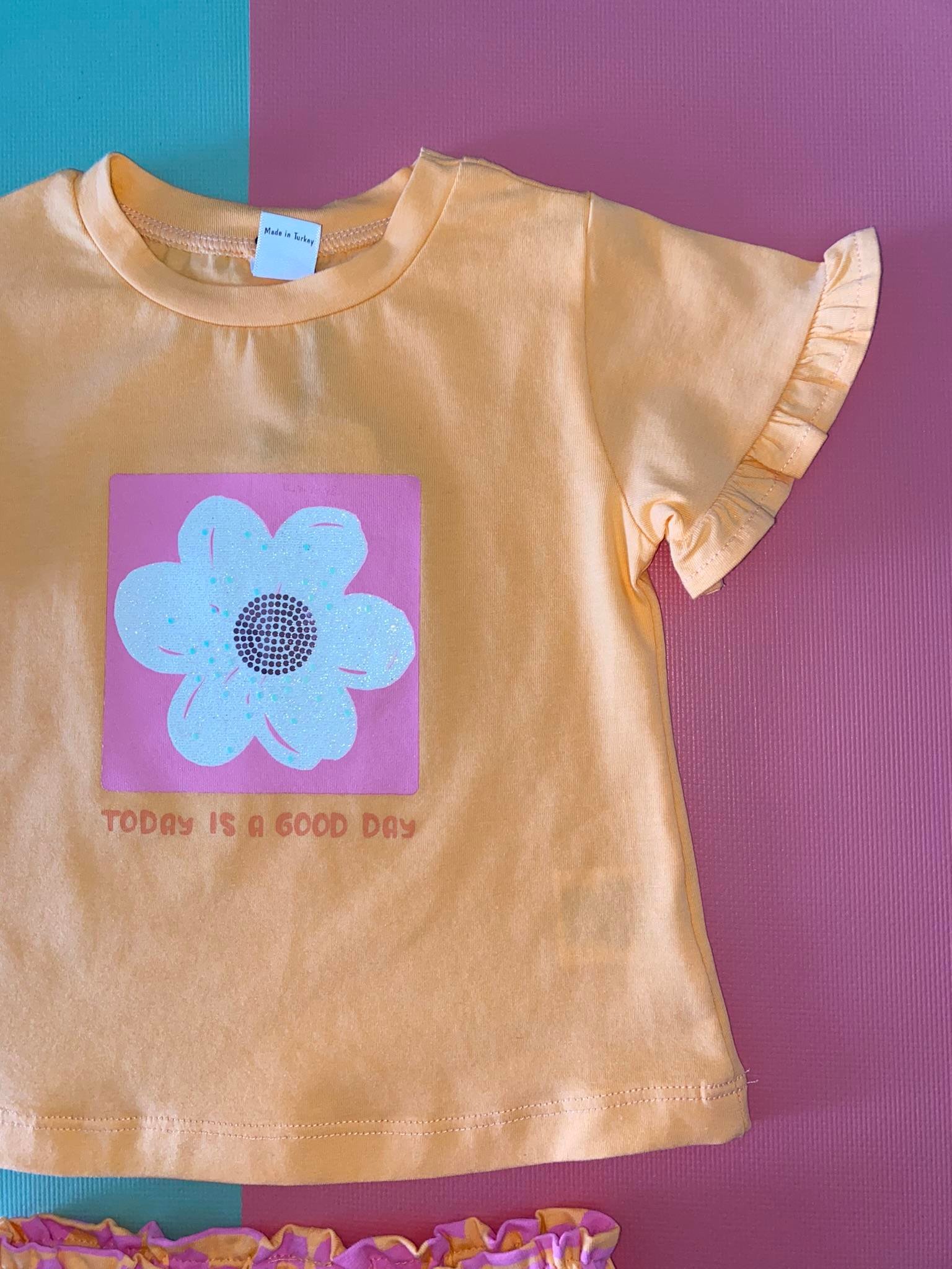 Çiçekli Şortlu Takım