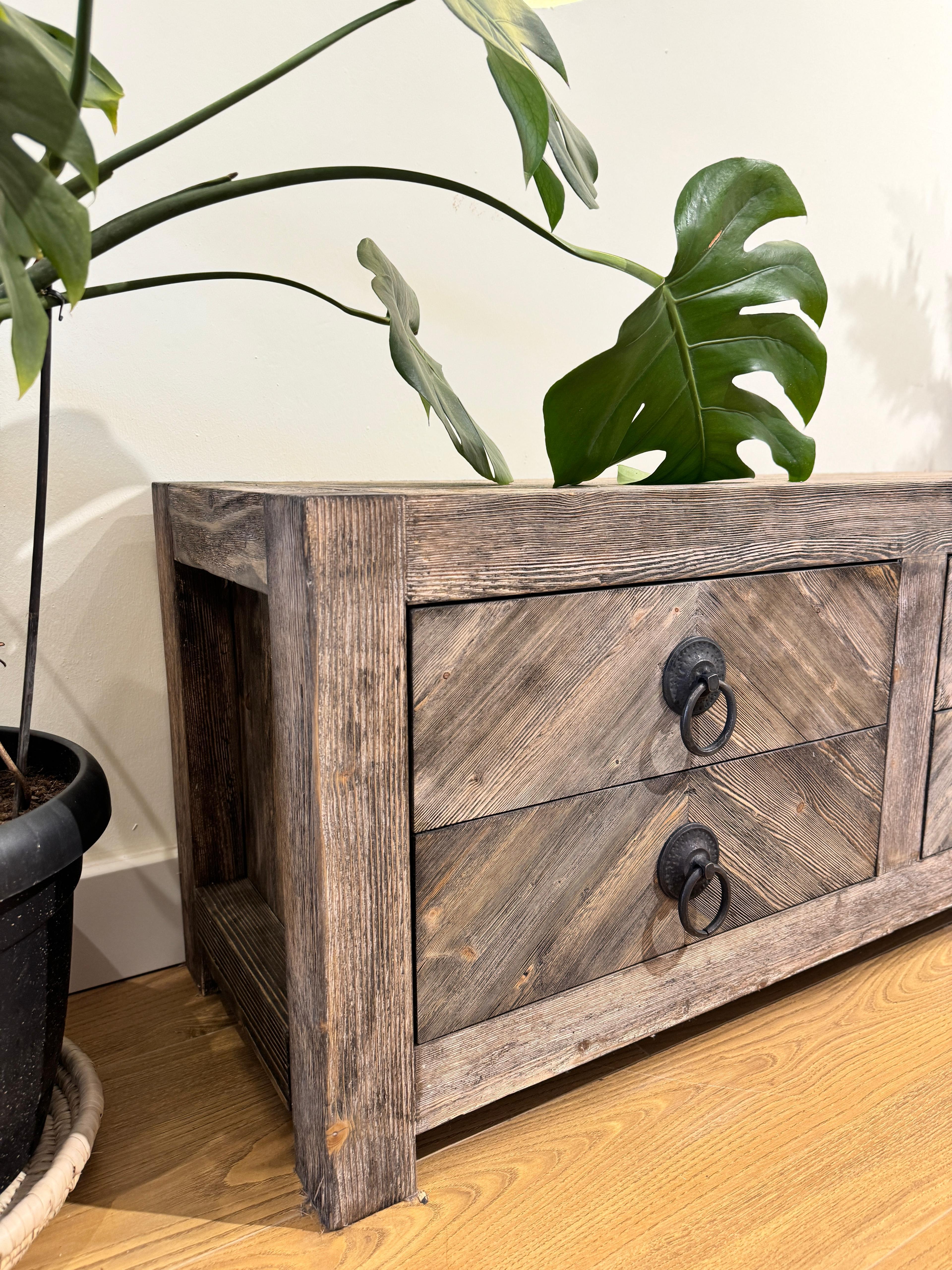 Etiwood Fuga Rustik Serisi Dokulu Tv SehpasıEtiwood Rustik Serisi Dokulu Tv SehpasıTV ÜniteleriEtiwood Fuga Rustik Serisi Dokulu Tv Sehpası