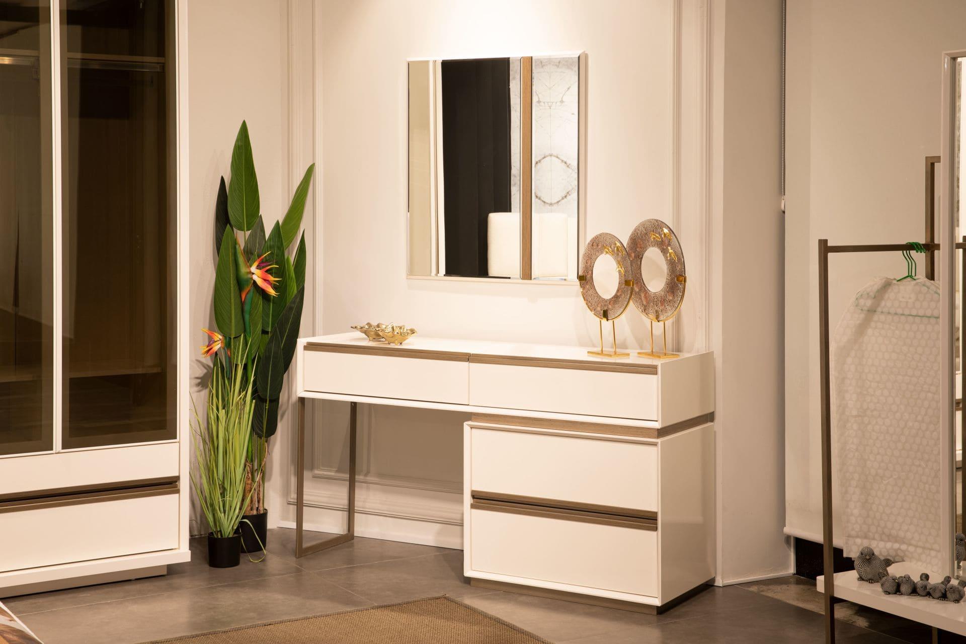 Aura Bed Room Set