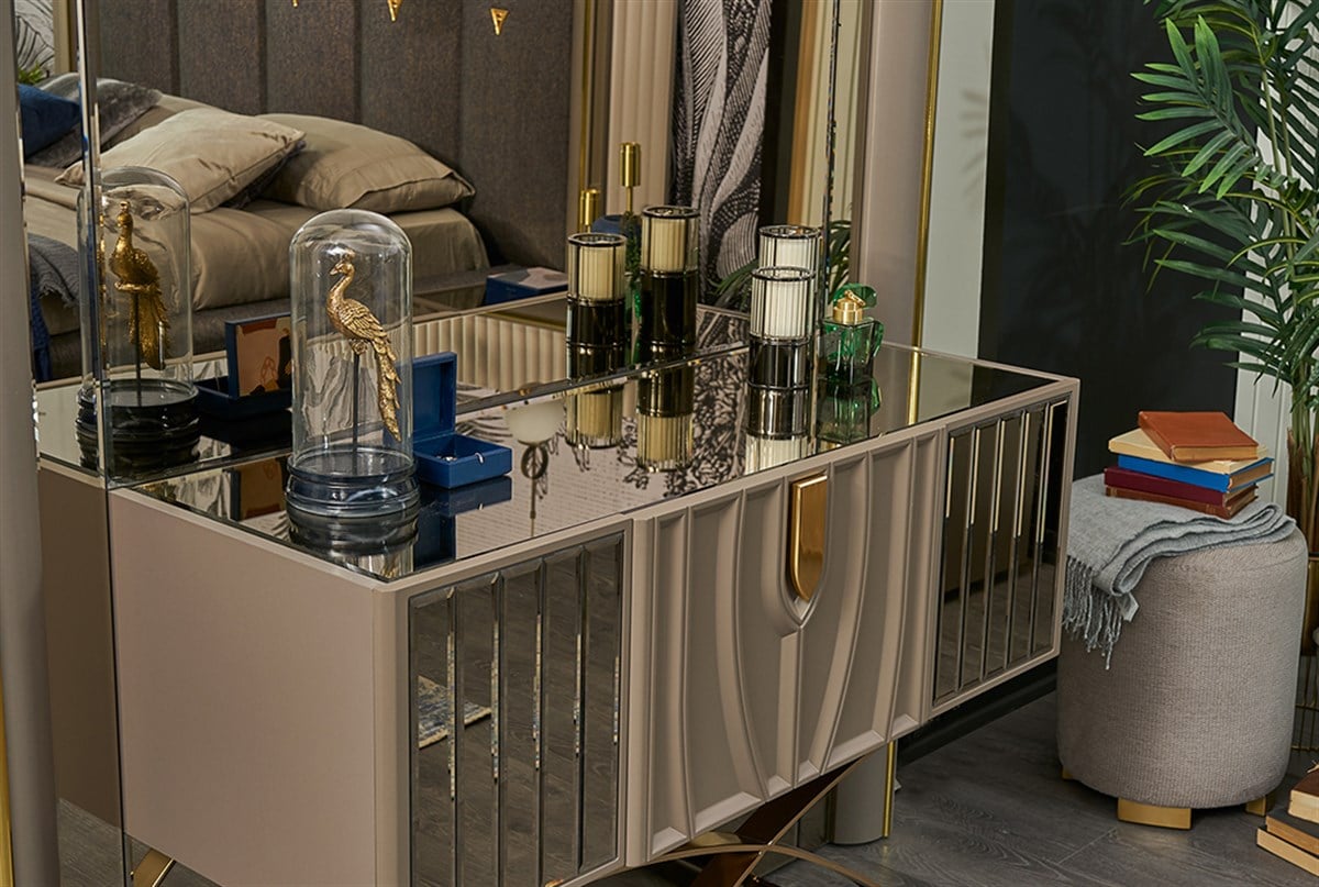 Quintessential Bed Room Set