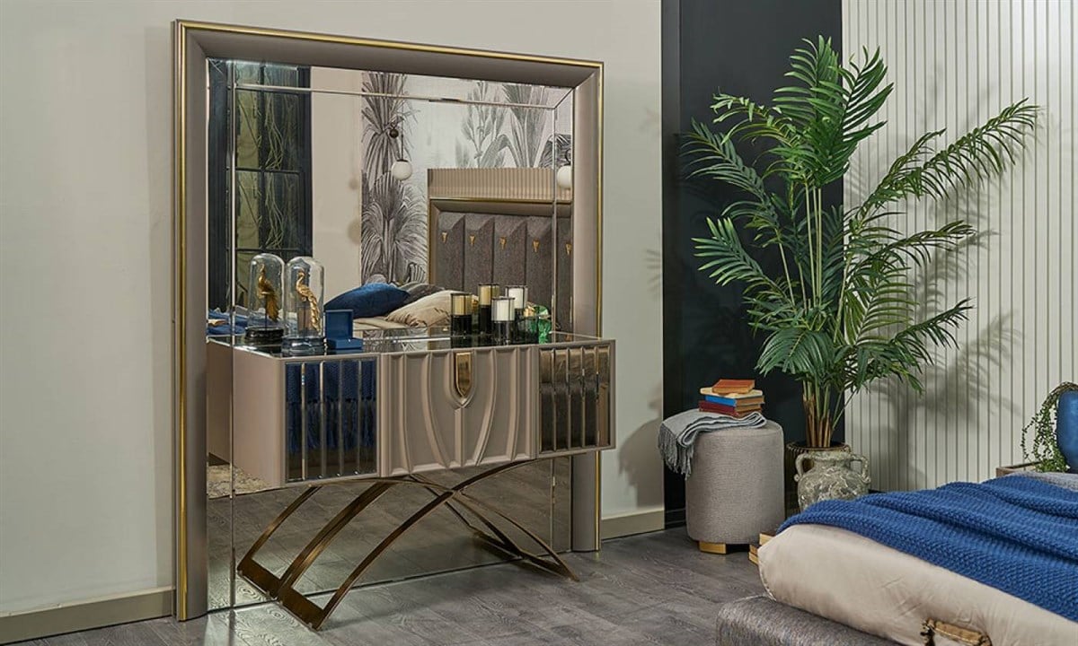 Quintessential Bed Room Set