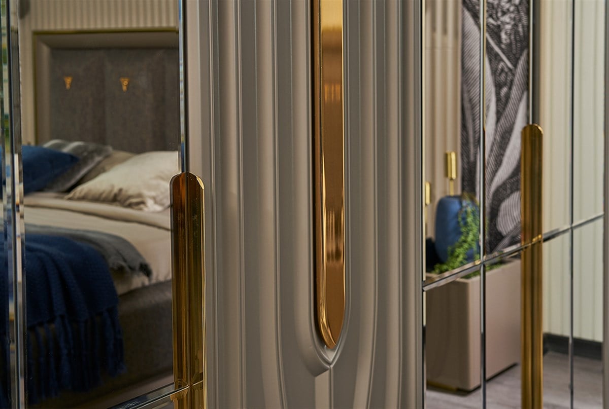 Quintessential Bed Room Set