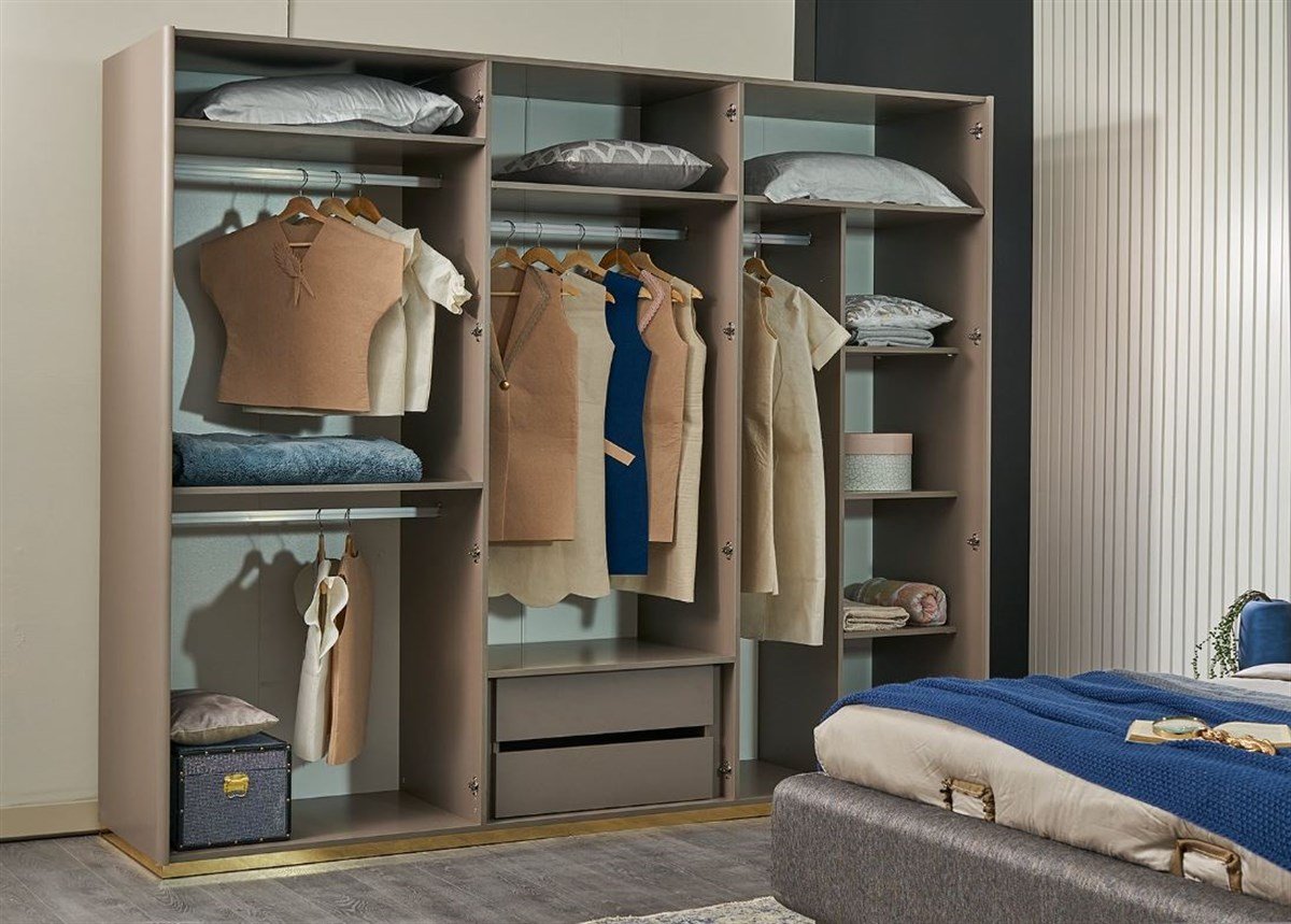 Quintessential Bed Room Set