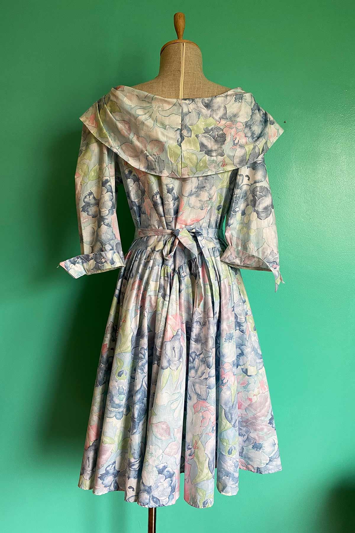 Vintage Maxi Yaka Pileli Elbise