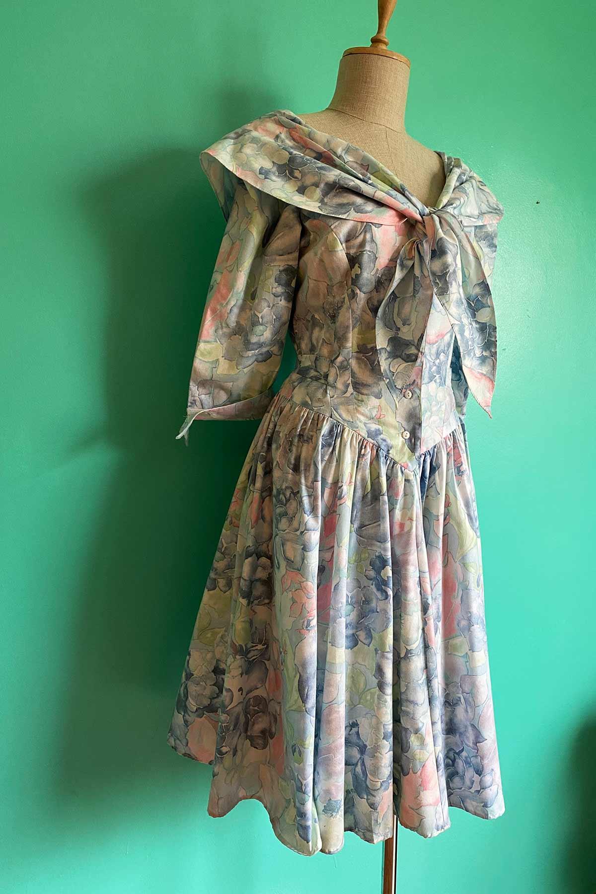 Vintage Maxi Yaka Pileli Elbise