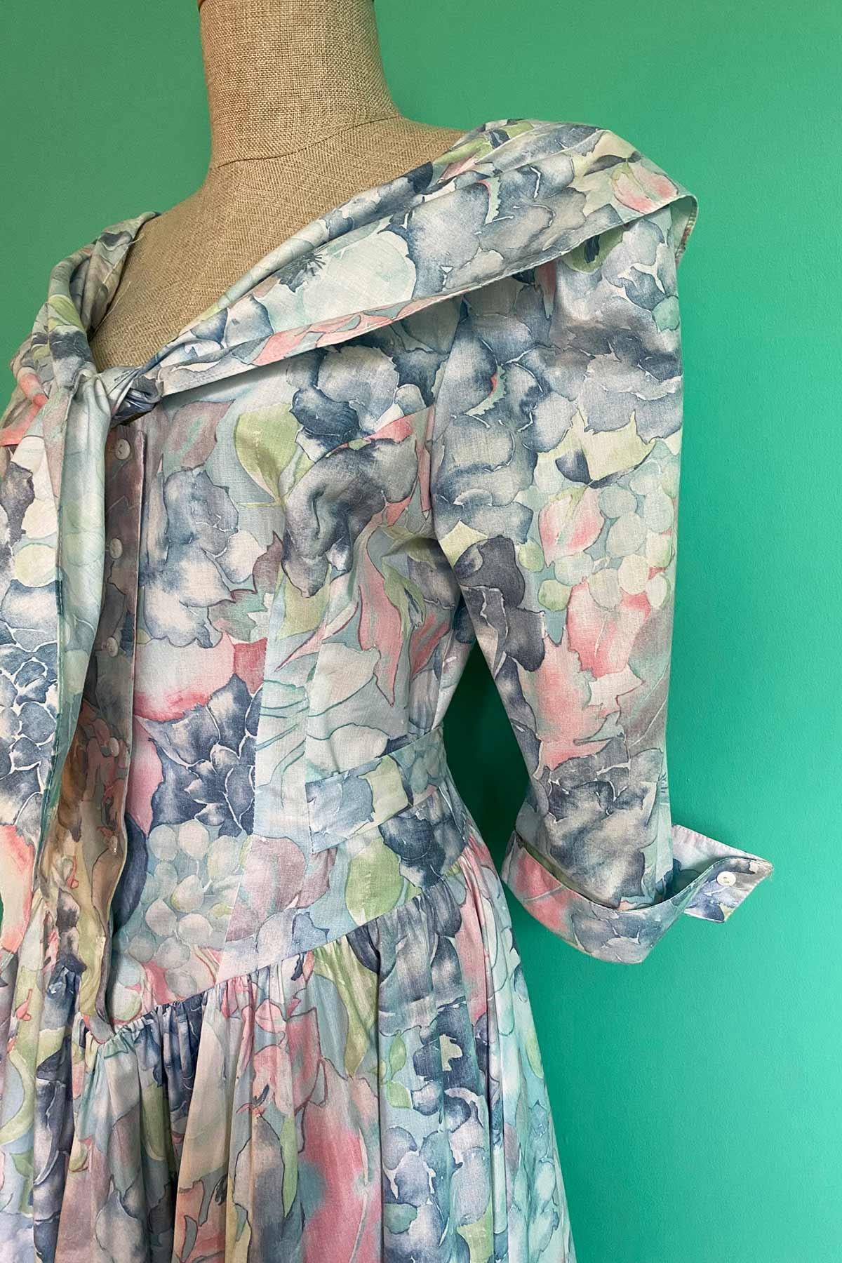 Vintage Maxi Yaka Pileli Elbise