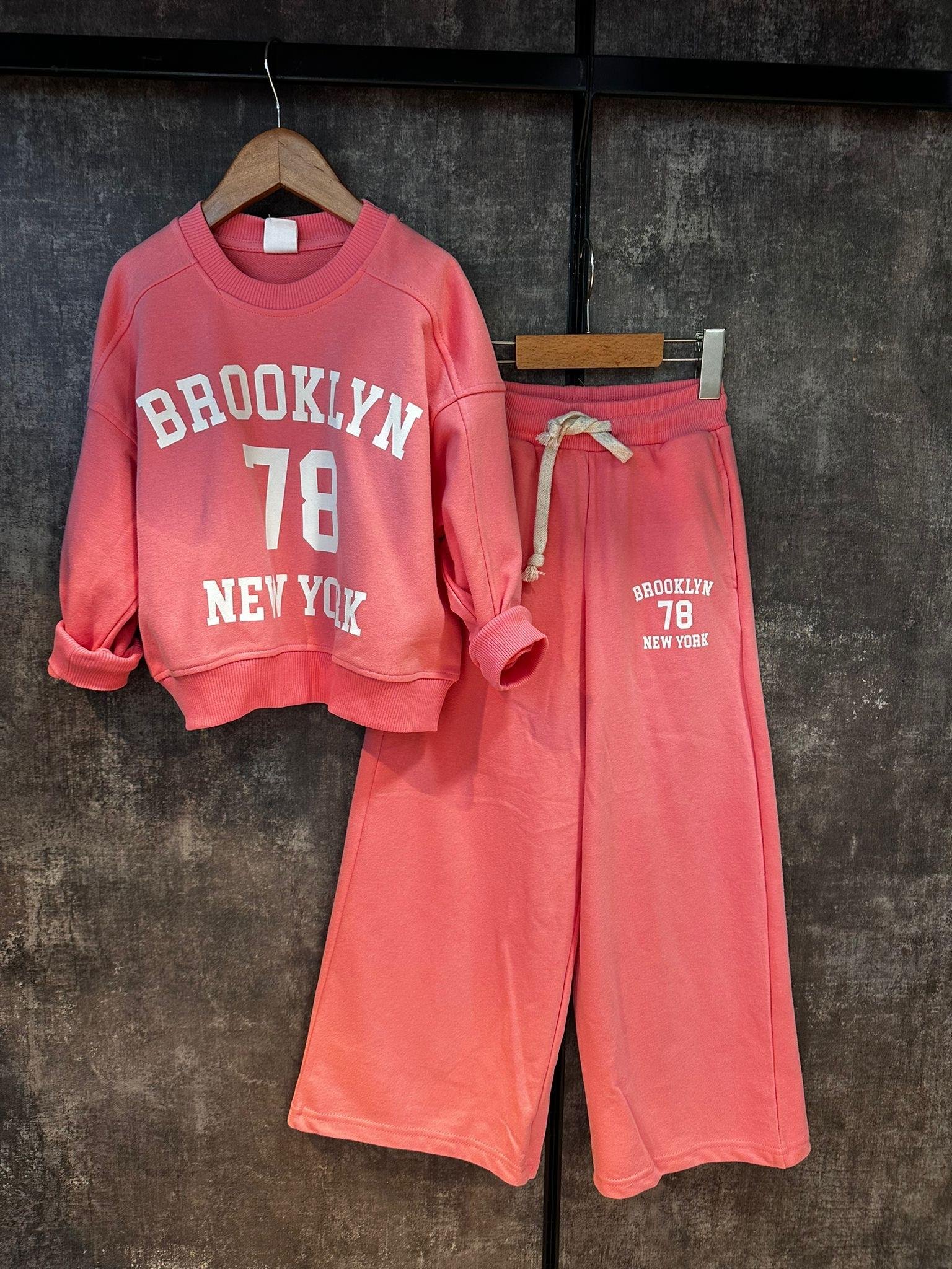 Pembe Brooklyn TakımÇOCUKCABUTİK