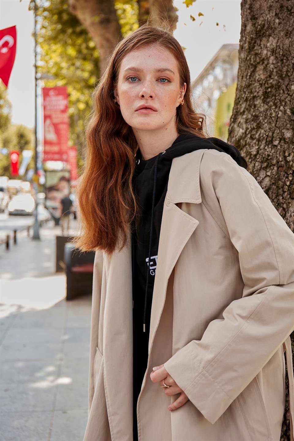 Bej Oversize Desenli Astar Detaylı Kemerli Trençkot